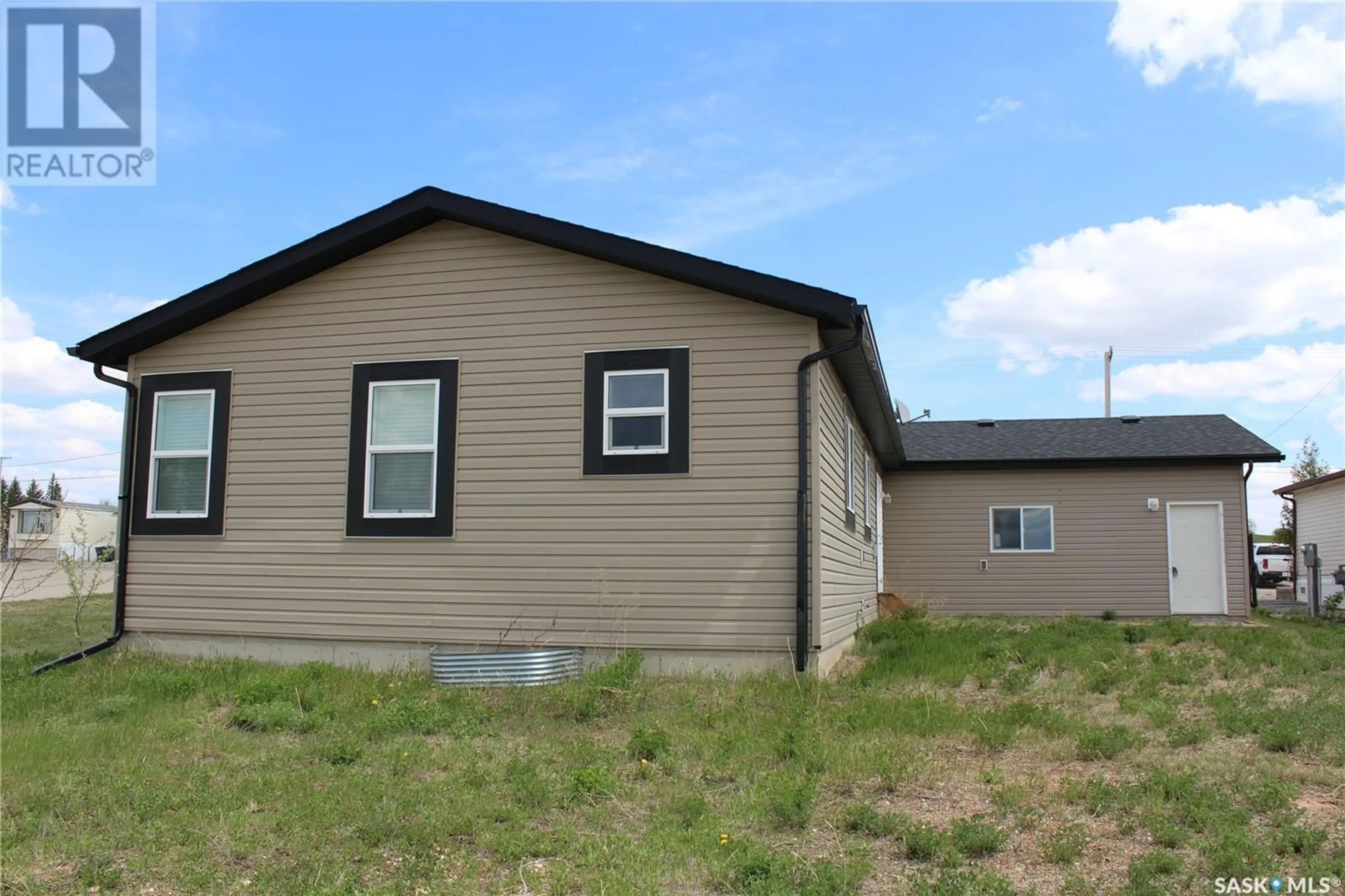Home with vinyl exterior material, building for 2004 - 7 ALICE ROAD, Estevan Saskatchewan S4A1G7