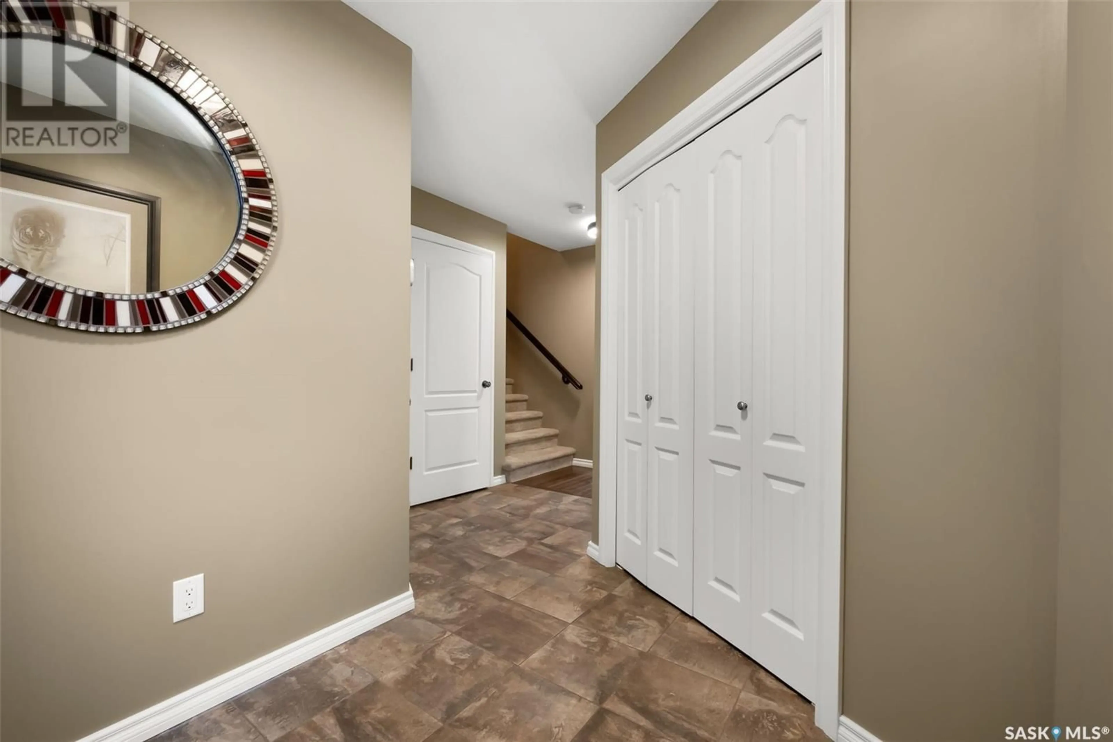 Indoor entryway for 105 - 4701 CHILD AVENUE, Regina Saskatchewan S4X0E7