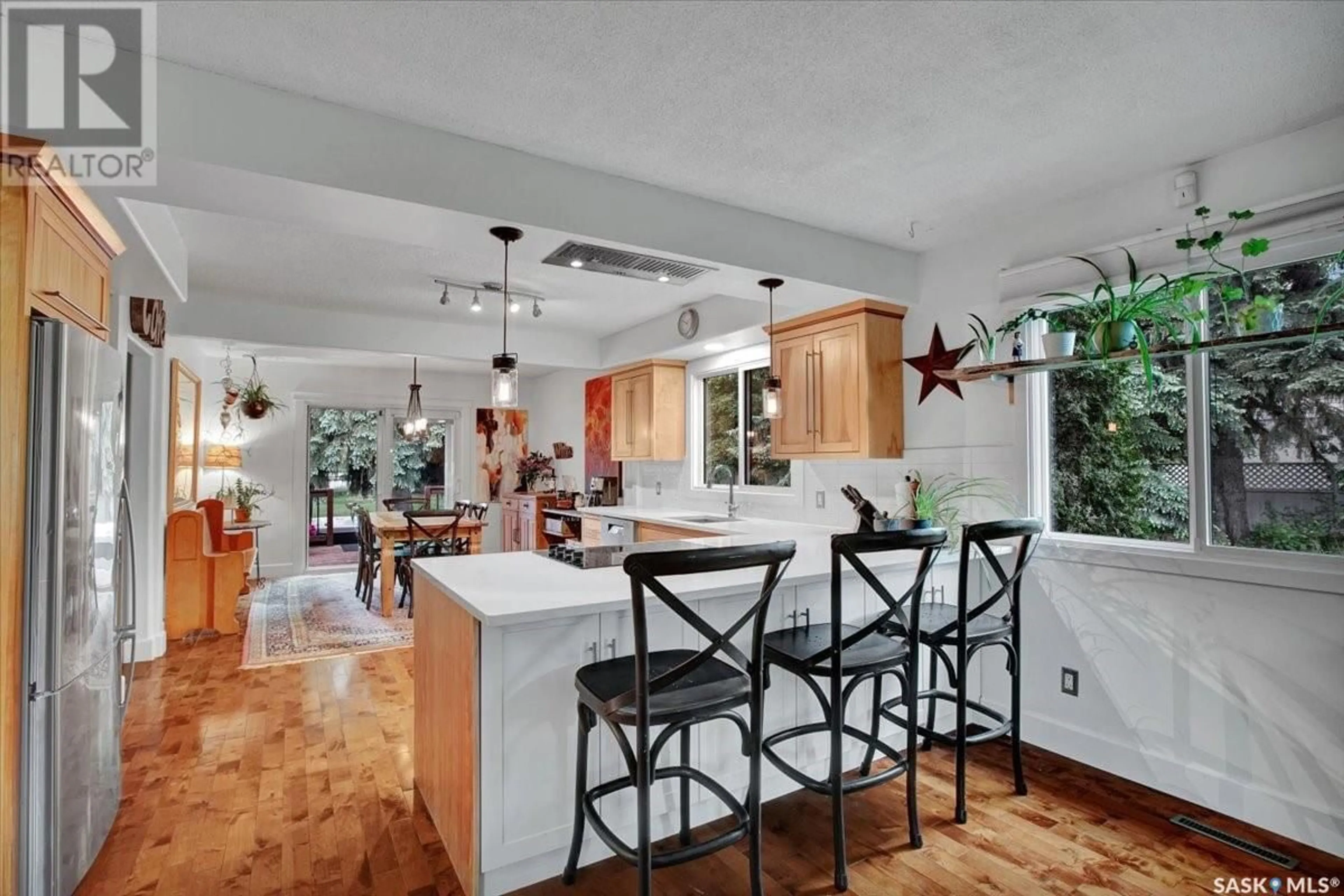Open concept kitchen, ceramic/tile floor for 3329 DIEPPE STREET, Saskatoon Saskatchewan S7M3S6