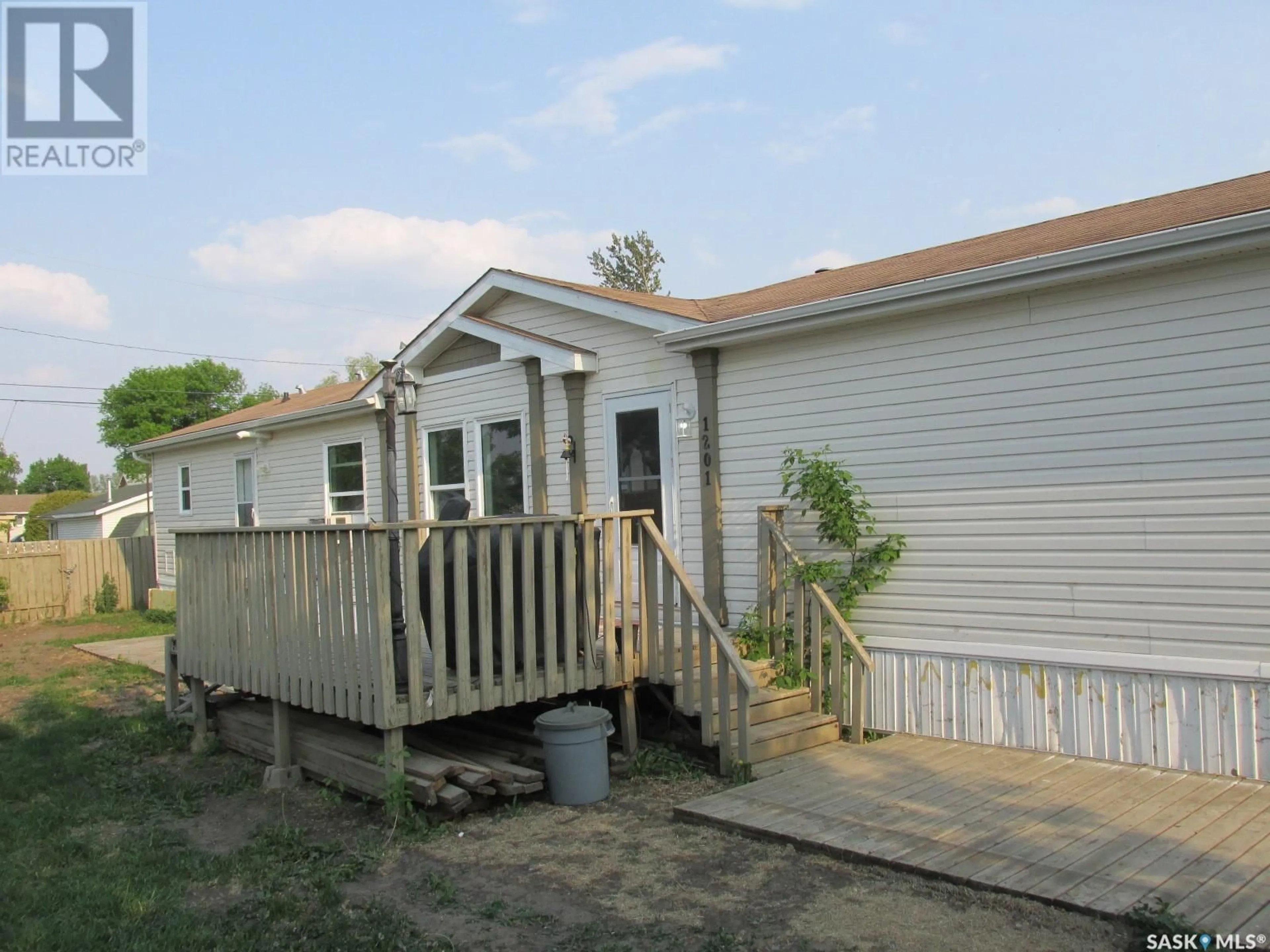 Home with vinyl exterior material, unknown for 1201 3RD STREET, Nipawin Saskatchewan S0E1E0