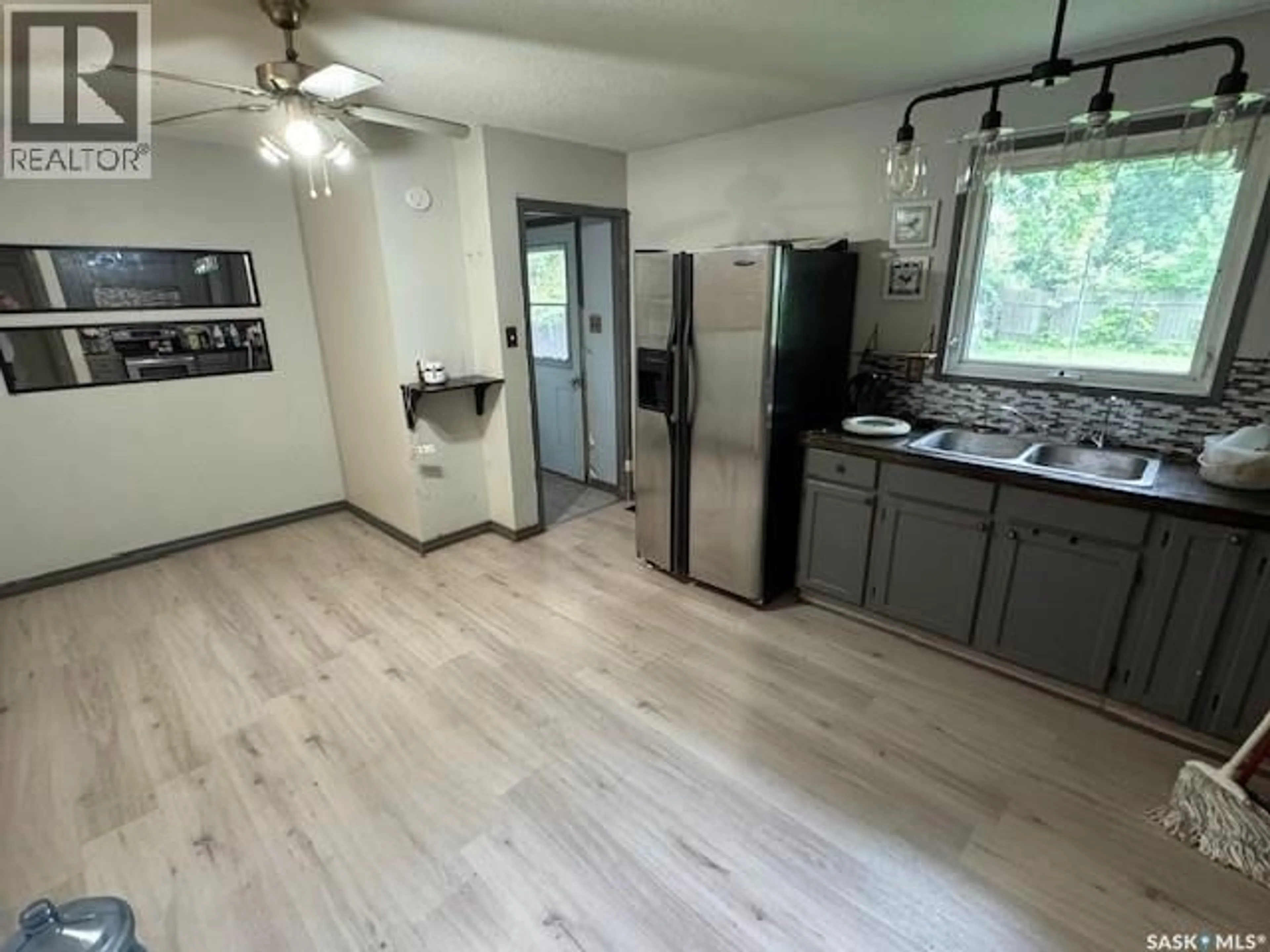 Open concept kitchen, unknown for 414 3RD AVENUE, Naicam Saskatchewan S0K2Z0