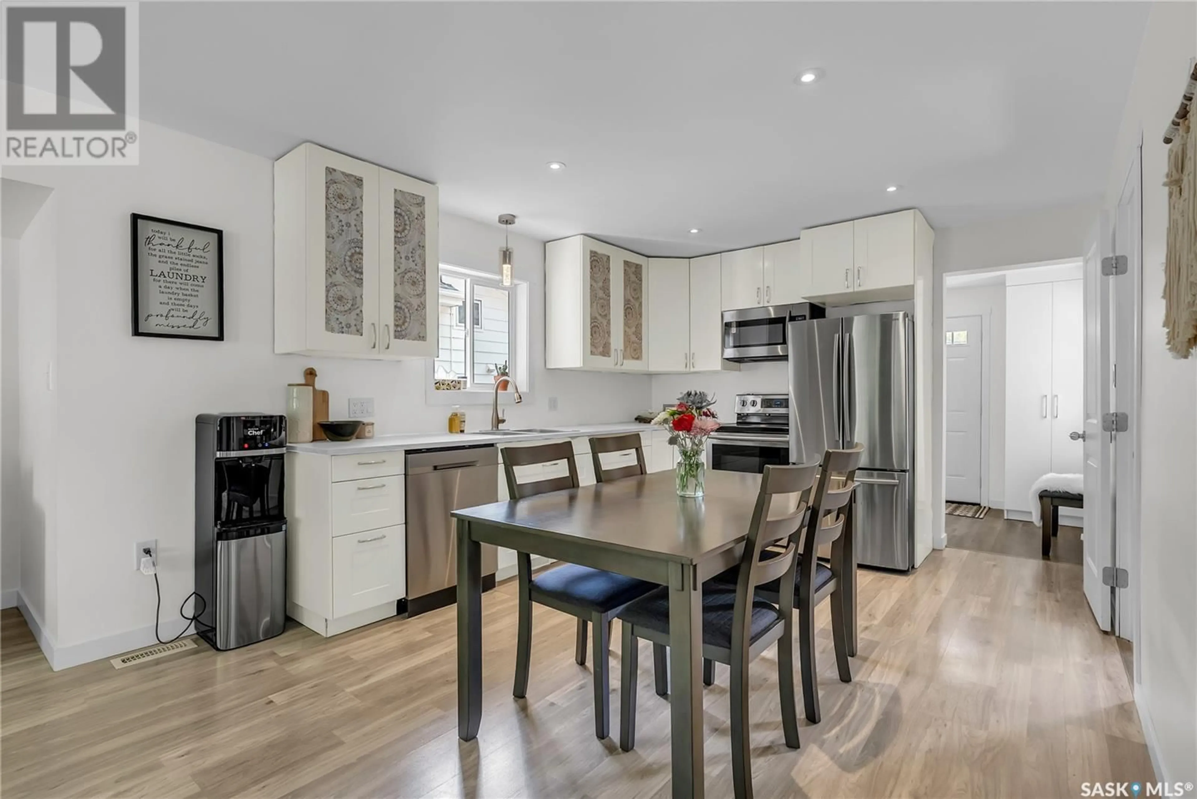 Open concept kitchen, unknown for 729 J AVENUE, Saskatoon Saskatchewan S7M2B3