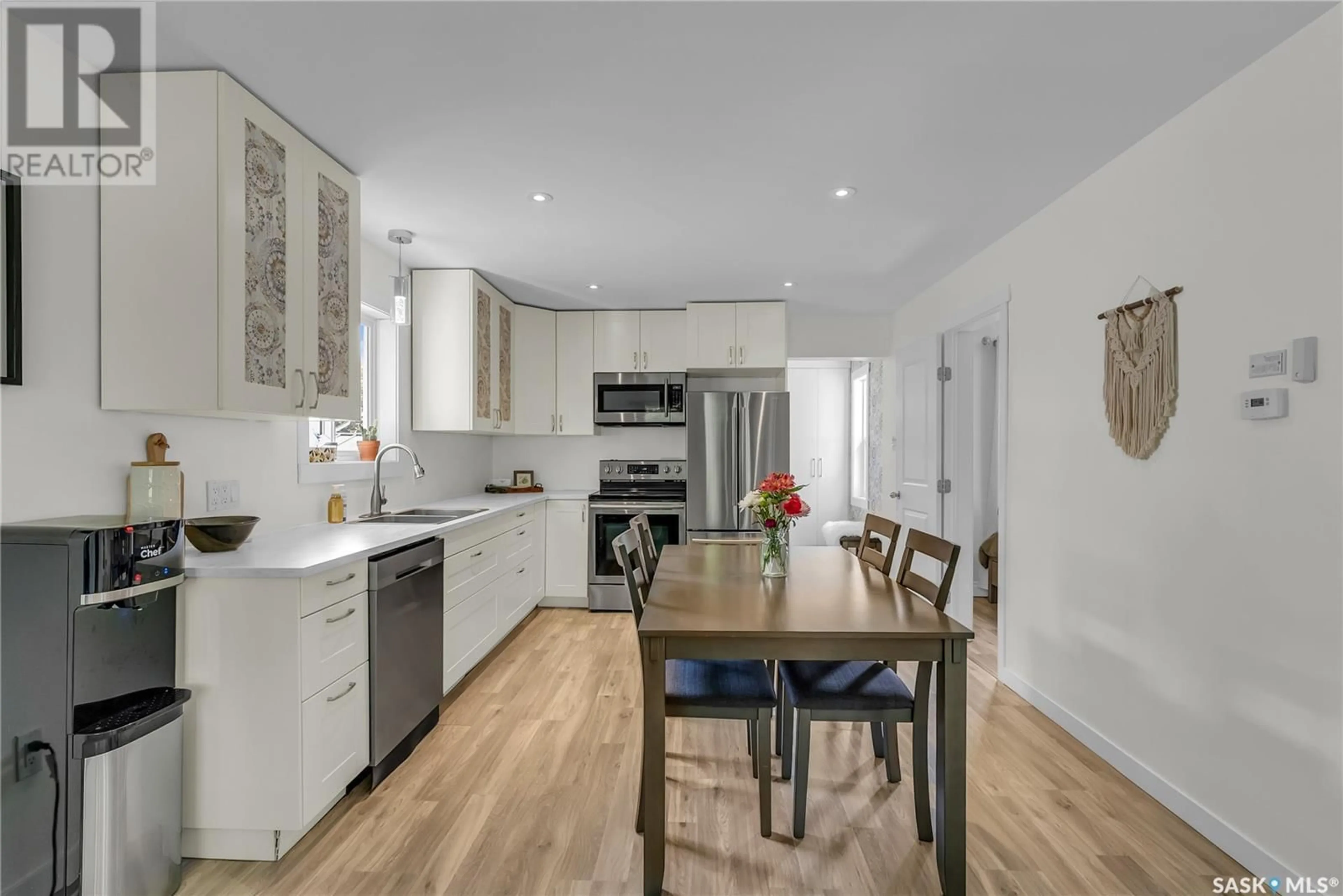 Open concept kitchen, unknown for 729 J AVENUE, Saskatoon Saskatchewan S7M2B3