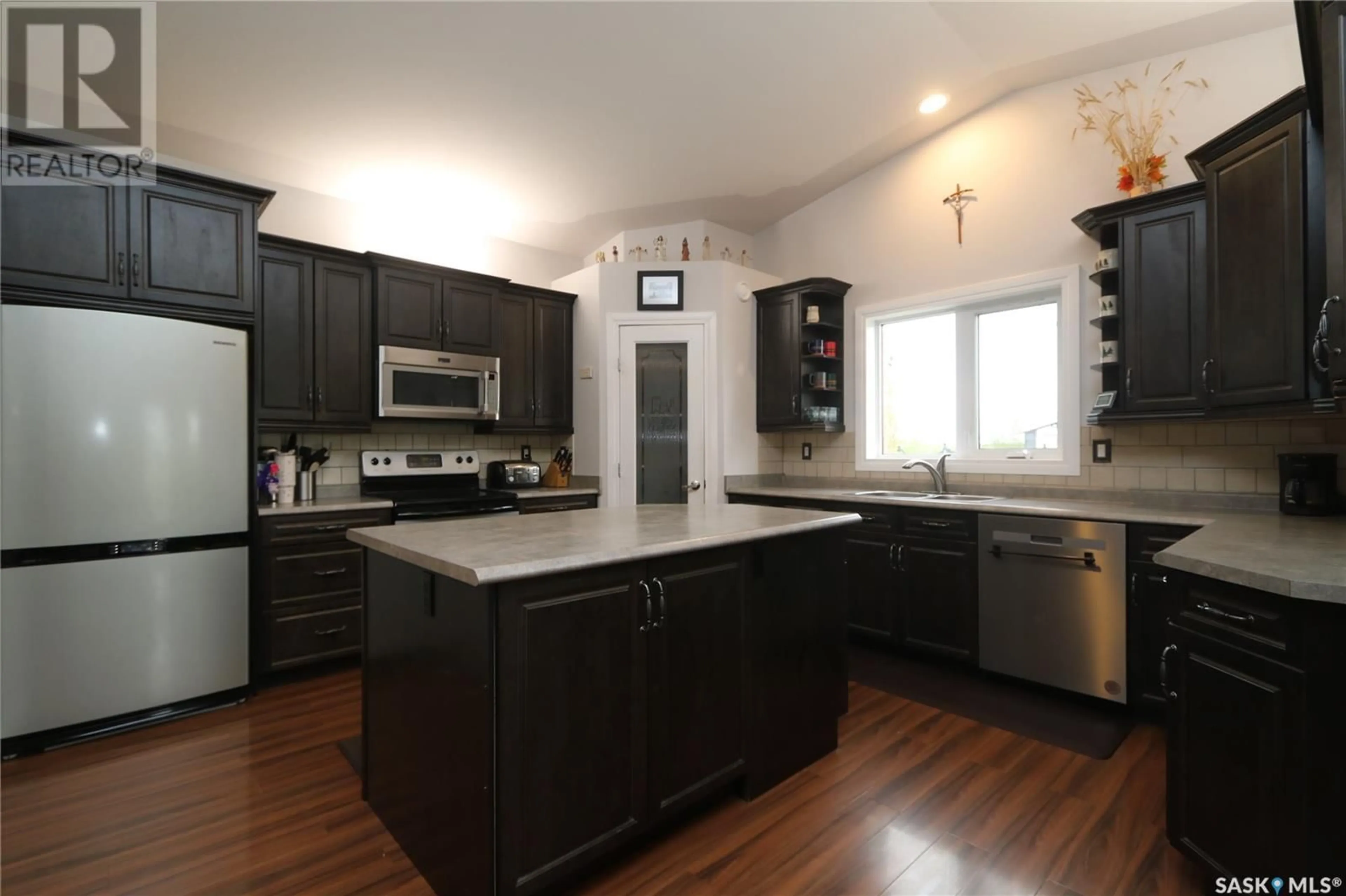 Open concept kitchen, unknown for SPRUCE LANE, Orkney Rm No. 244 Saskatchewan S3N1C1