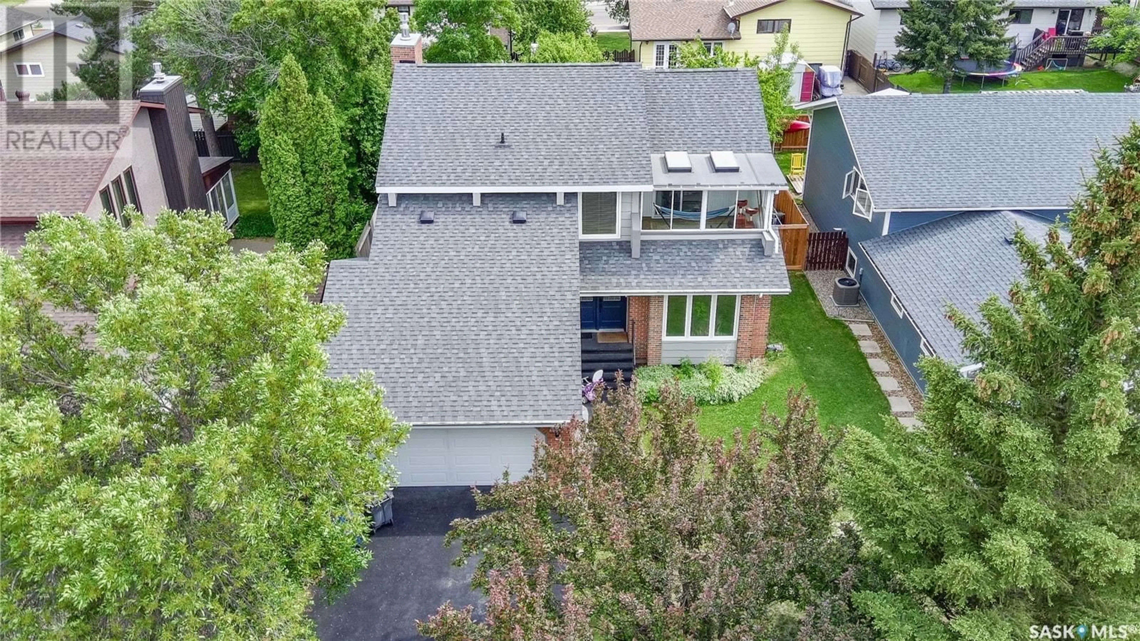 A pic from outside/outdoor area/front of a property/back of a property/a pic from drone, street for 442 RUSSEL CRESCENT, Swift Current Saskatchewan S9H4T9