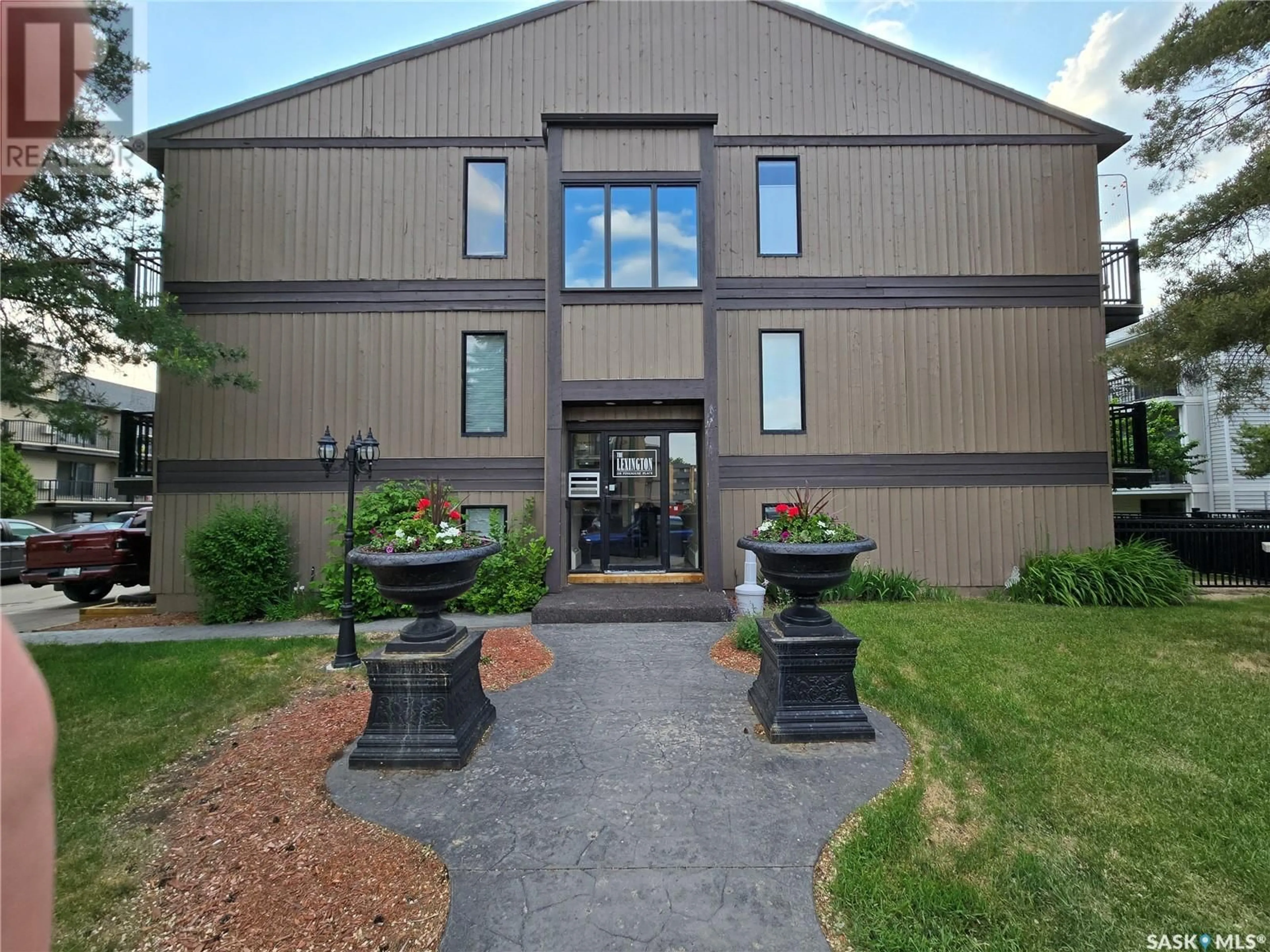 Indoor foyer for 250 - 305 PINEHOUSE PLACE, Saskatoon Saskatchewan S7K4X1
