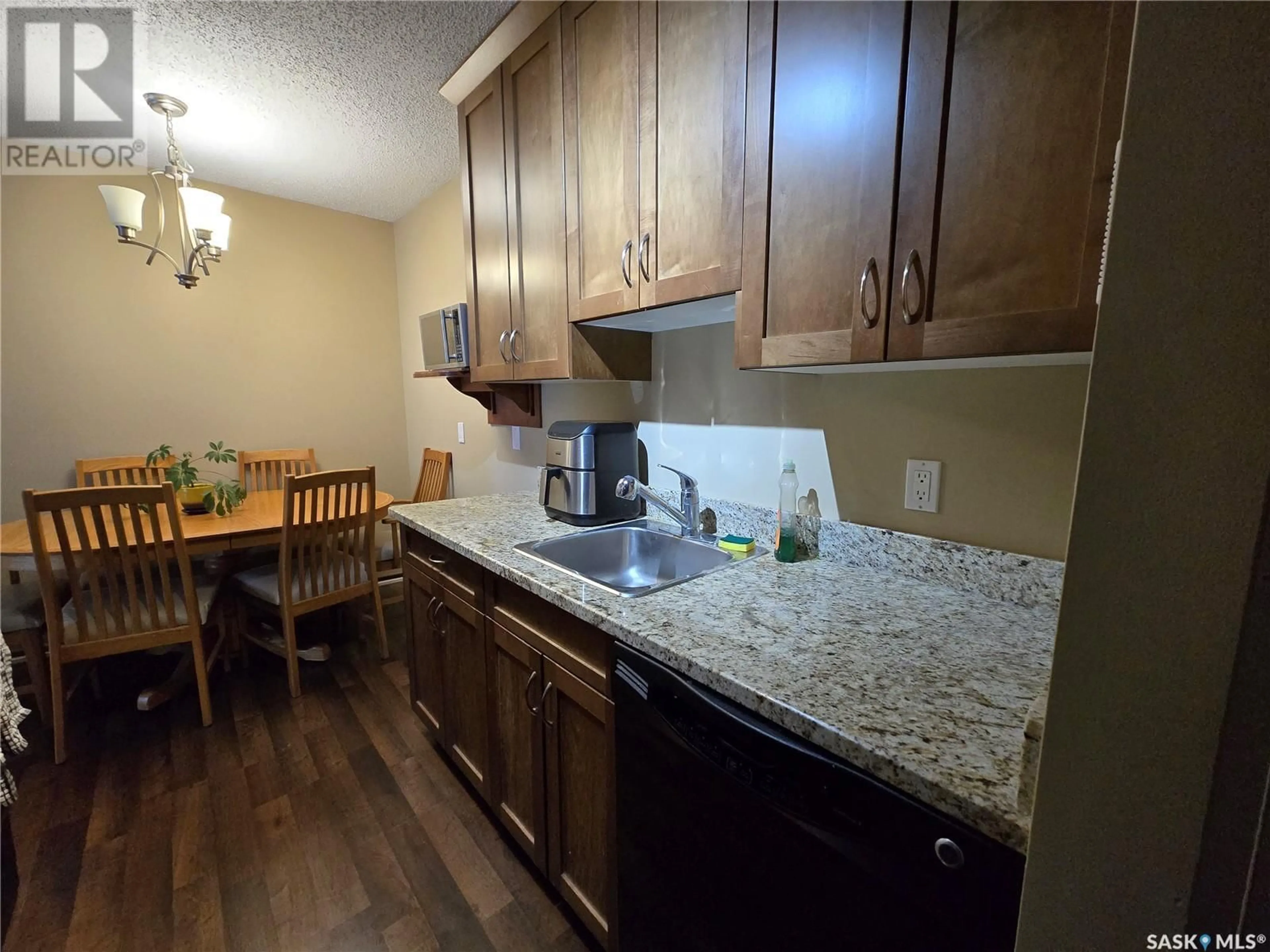 Standard kitchen, unknown for 250 - 305 PINEHOUSE PLACE, Saskatoon Saskatchewan S7K4X1