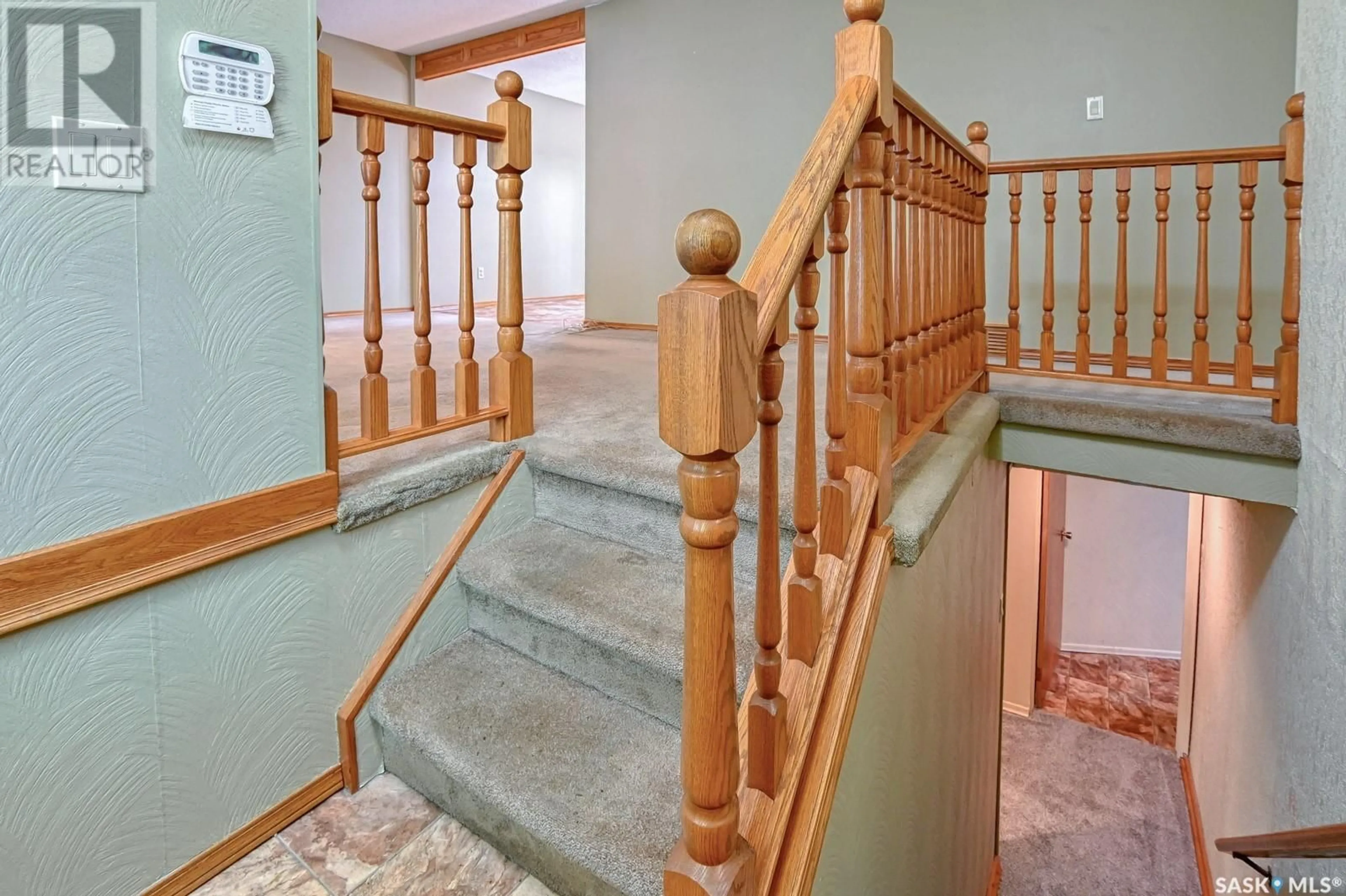 Stairs for 901 SHANNON ROAD, Regina Saskatchewan S4S5K3