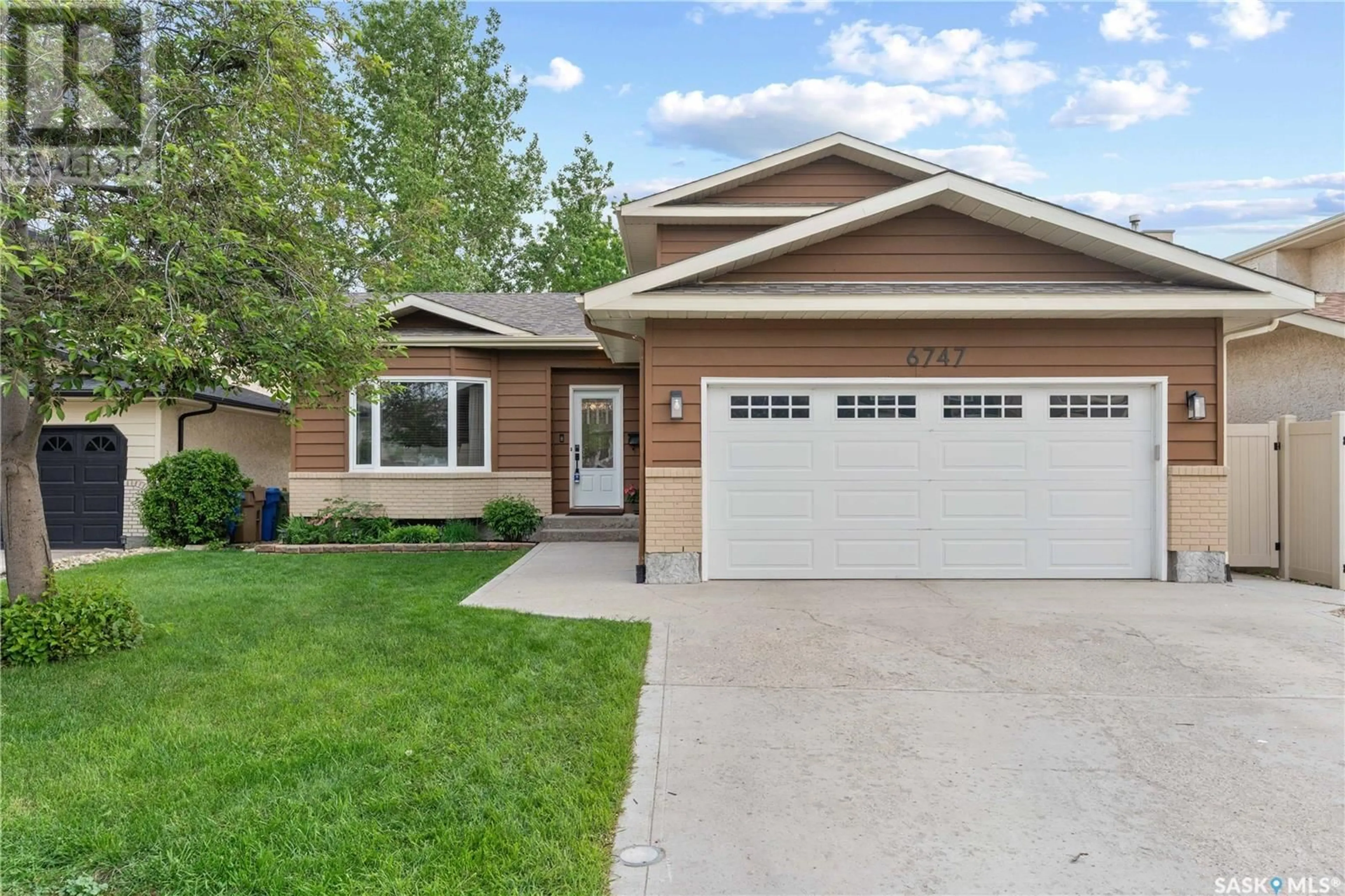 Home with vinyl exterior material, street for 6747 MAPLECREST PLACE, Regina Saskatchewan S4X4C3