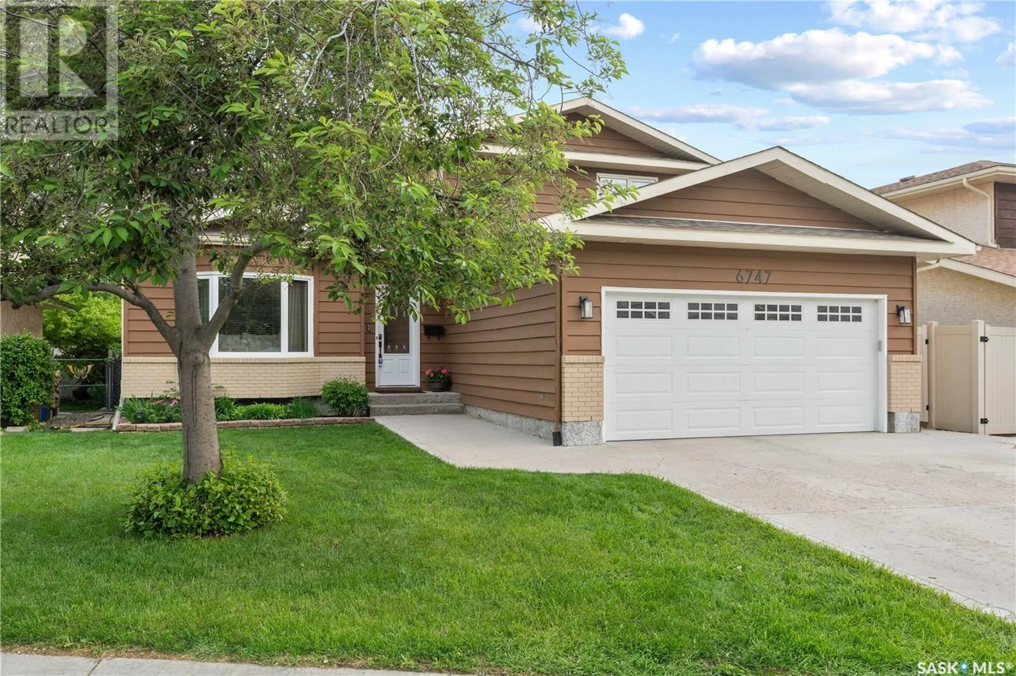 Home with vinyl exterior material, street for 6747 MAPLECREST PLACE, Regina Saskatchewan S4X4C3