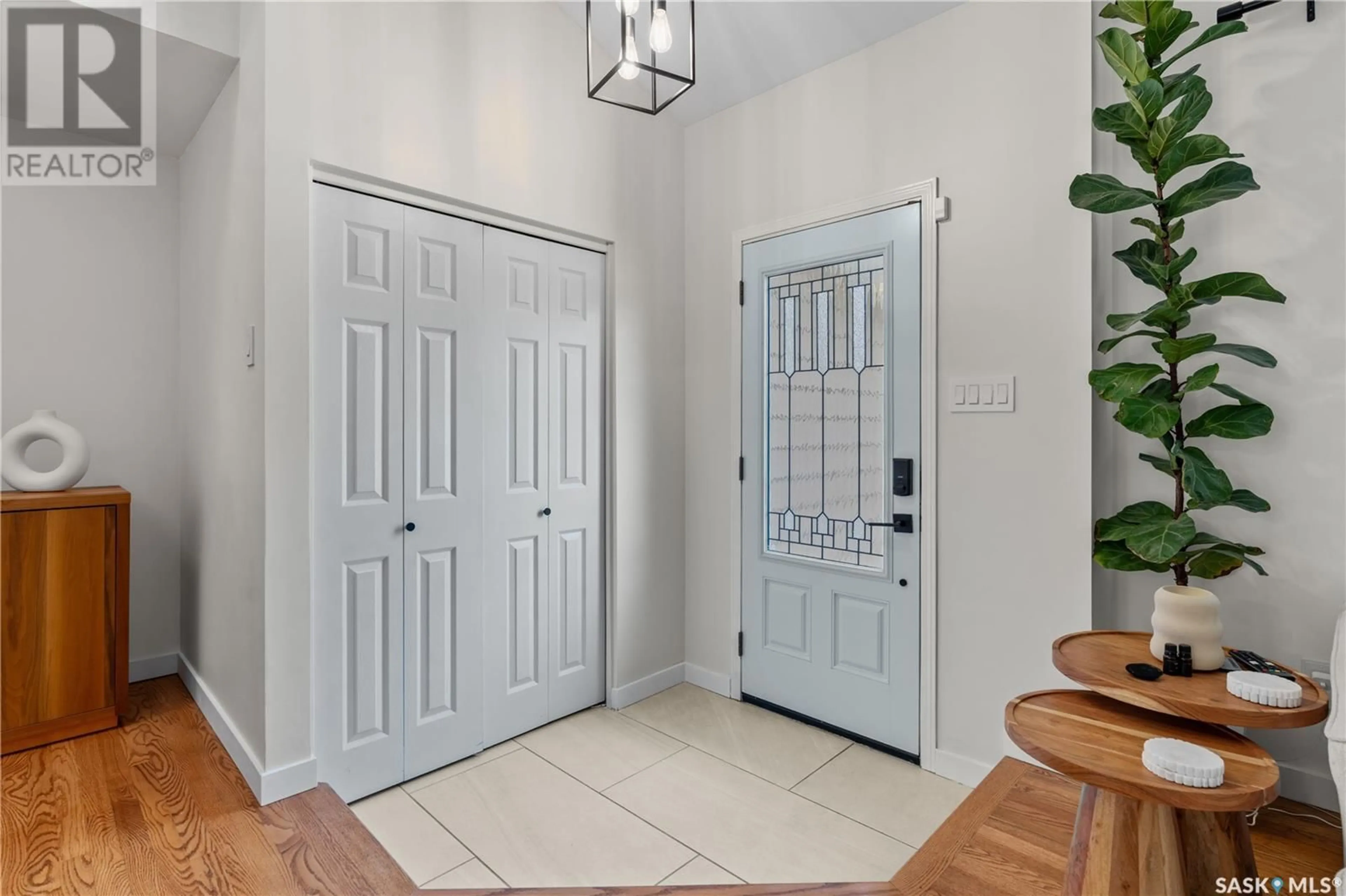 Indoor entryway for 6747 MAPLECREST PLACE, Regina Saskatchewan S4X4C3