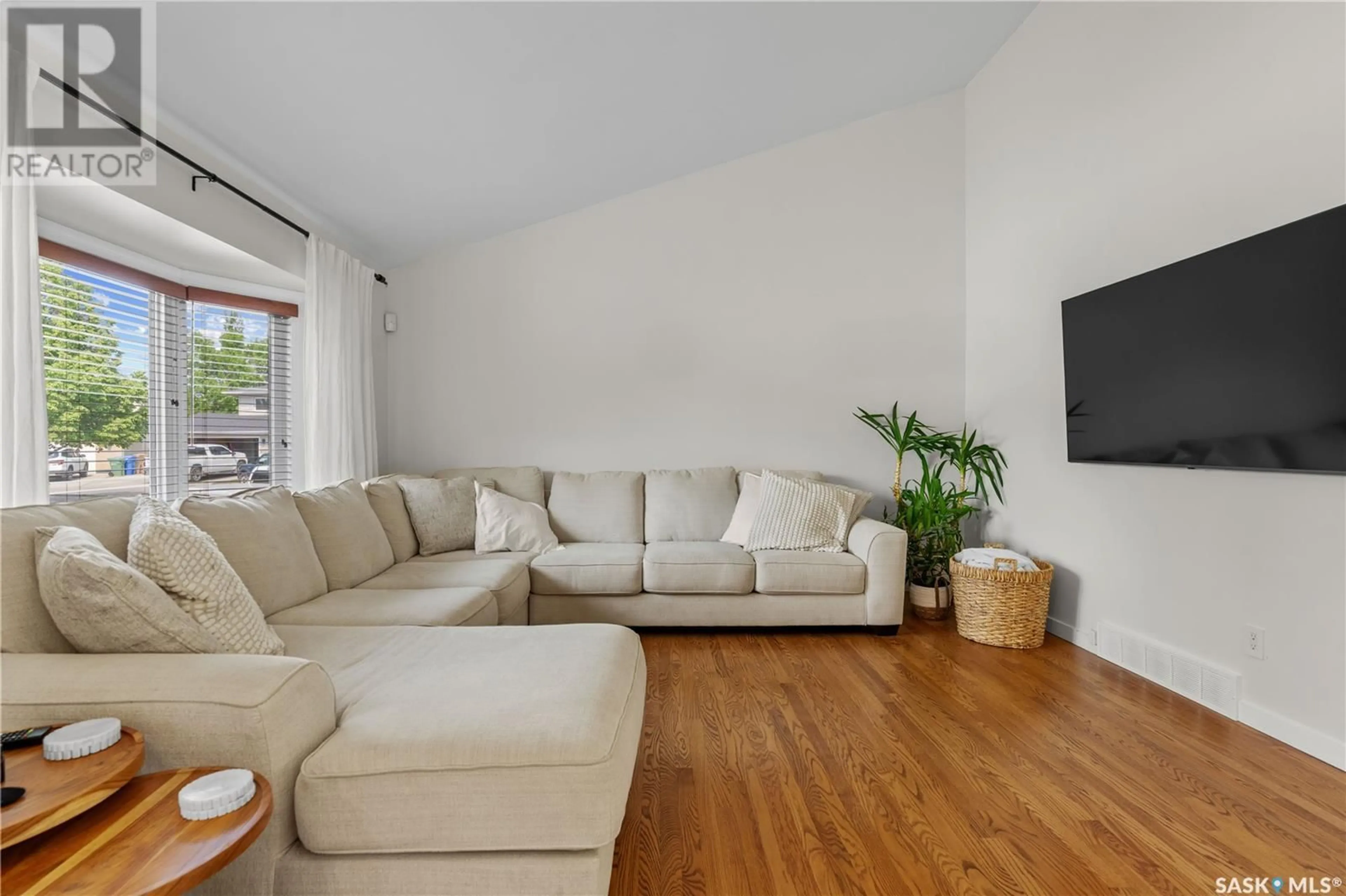 Living room with furniture, unknown for 6747 MAPLECREST PLACE, Regina Saskatchewan S4X4C3