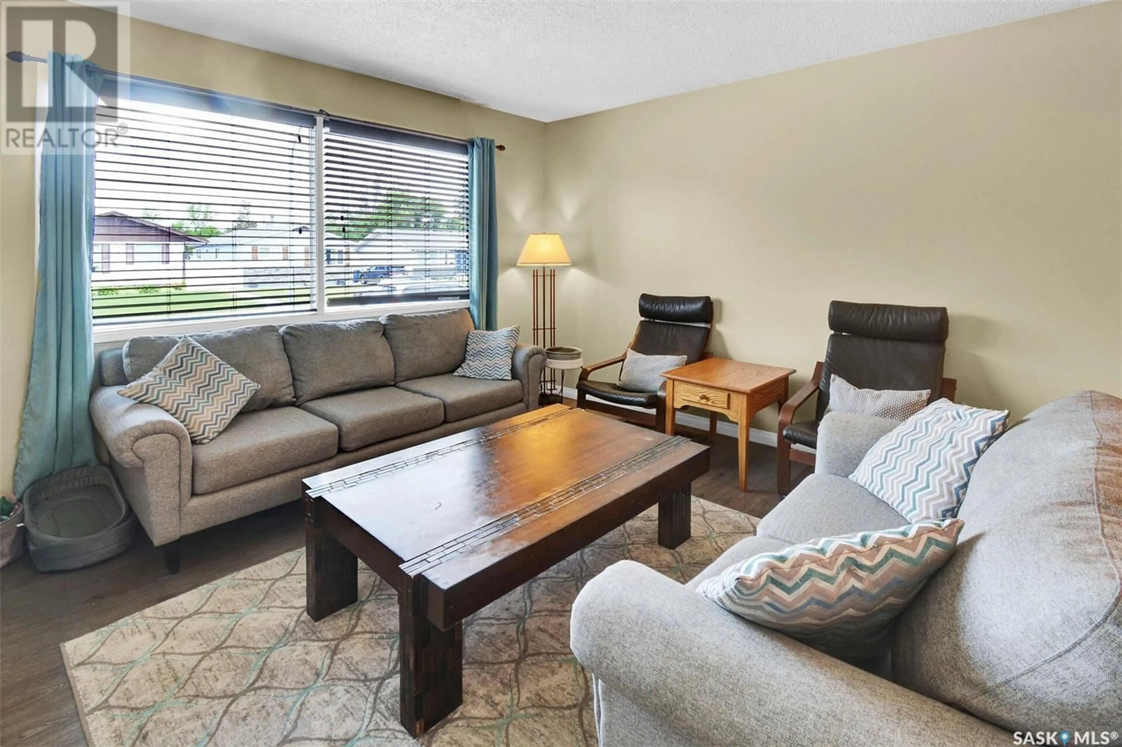 Living room with furniture, unknown for 656 DOUGLAS CRESCENT, Saskatoon Saskatchewan S7L4T9