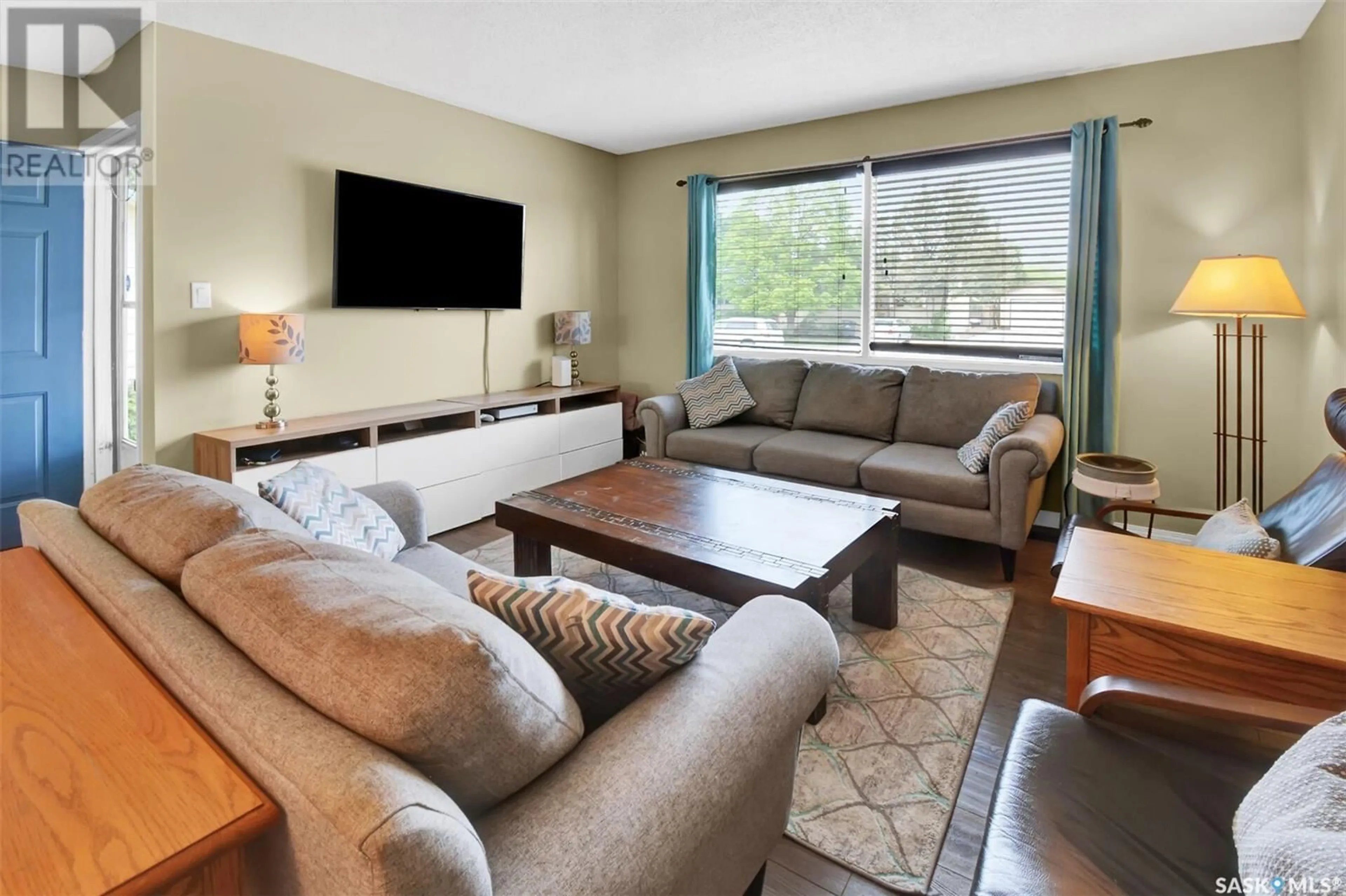 Living room with furniture, unknown for 656 DOUGLAS CRESCENT, Saskatoon Saskatchewan S7L4T9
