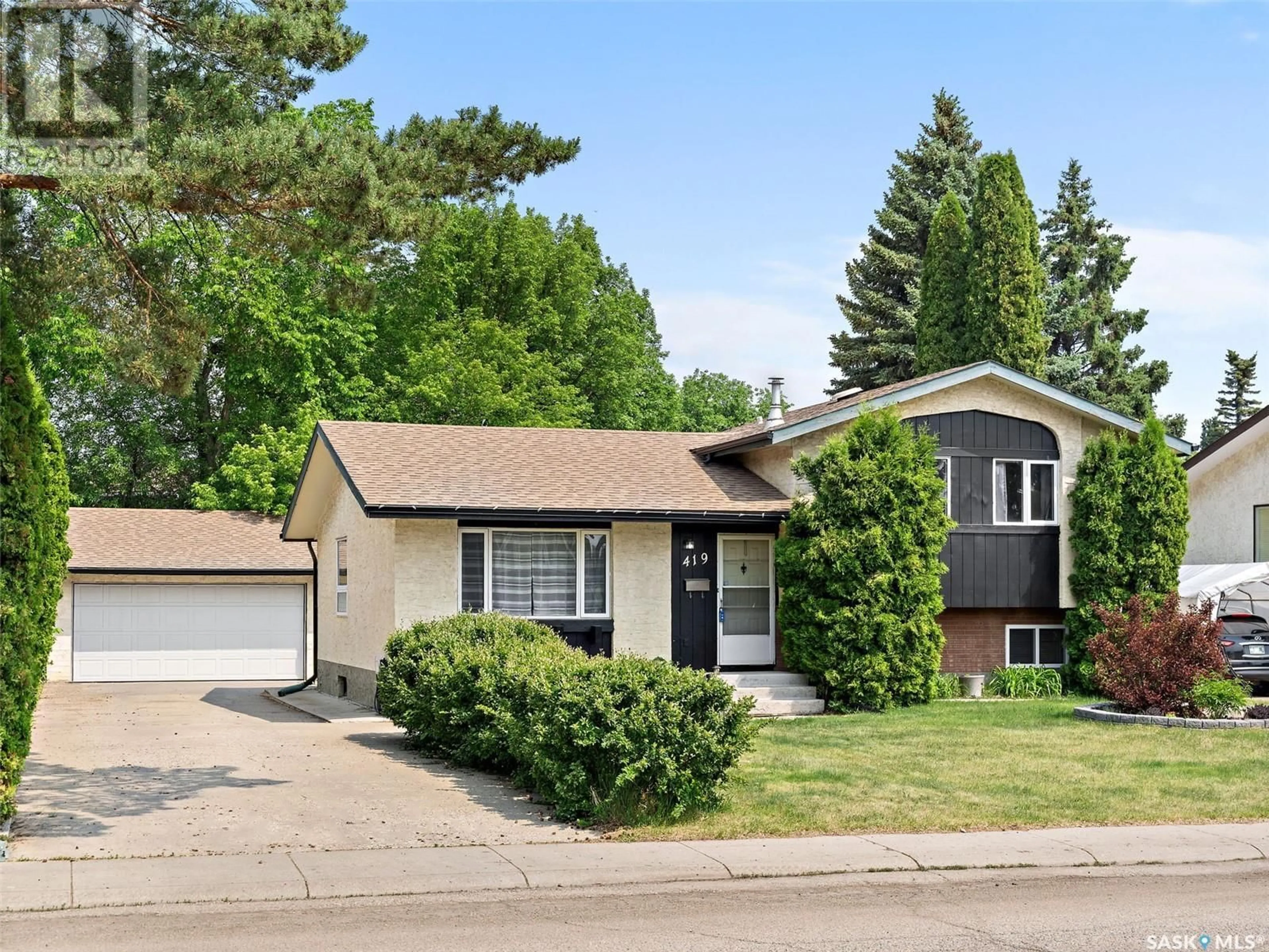 Home with vinyl exterior material, street for 419 HAIGHT CRESCENT, Saskatoon Saskatchewan S7H5C3