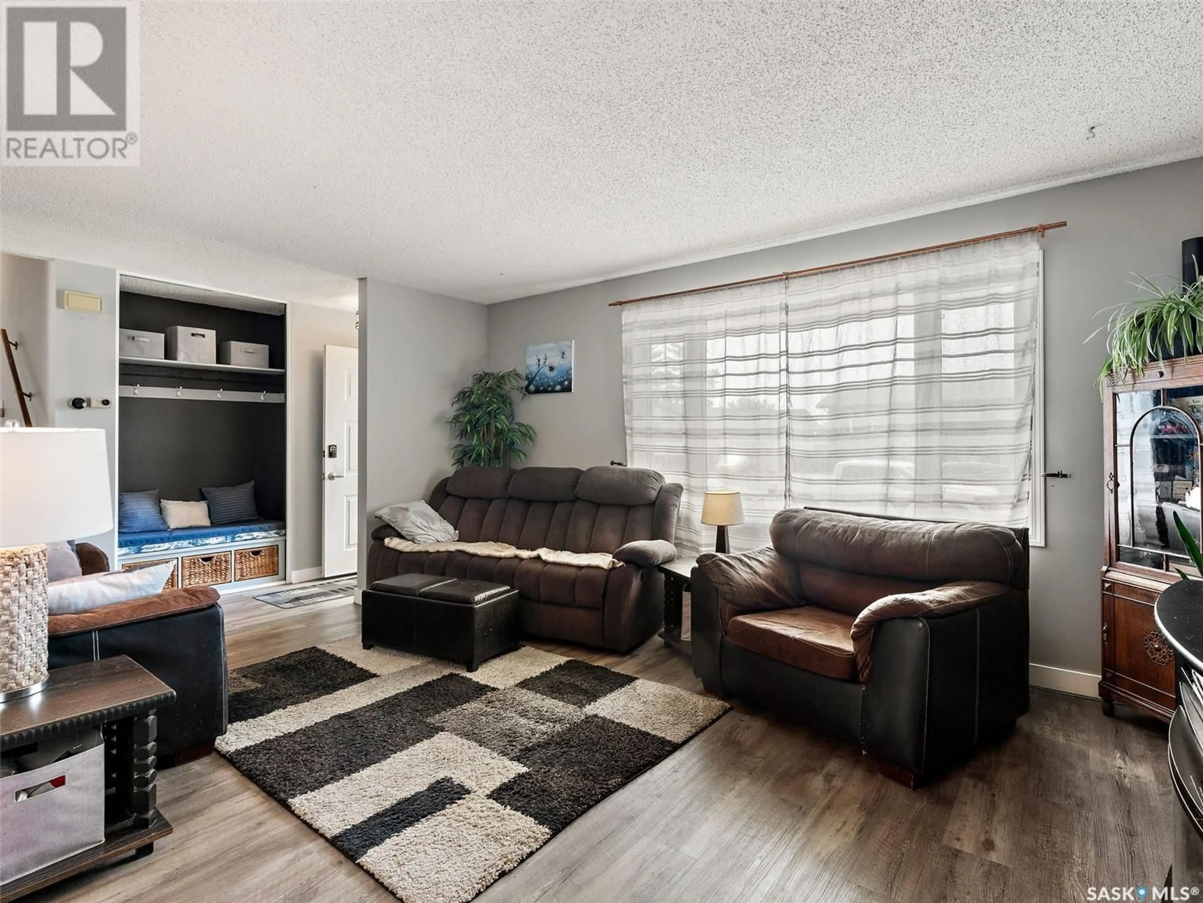 Living room with furniture, unknown for 419 HAIGHT CRESCENT, Saskatoon Saskatchewan S7H5C3