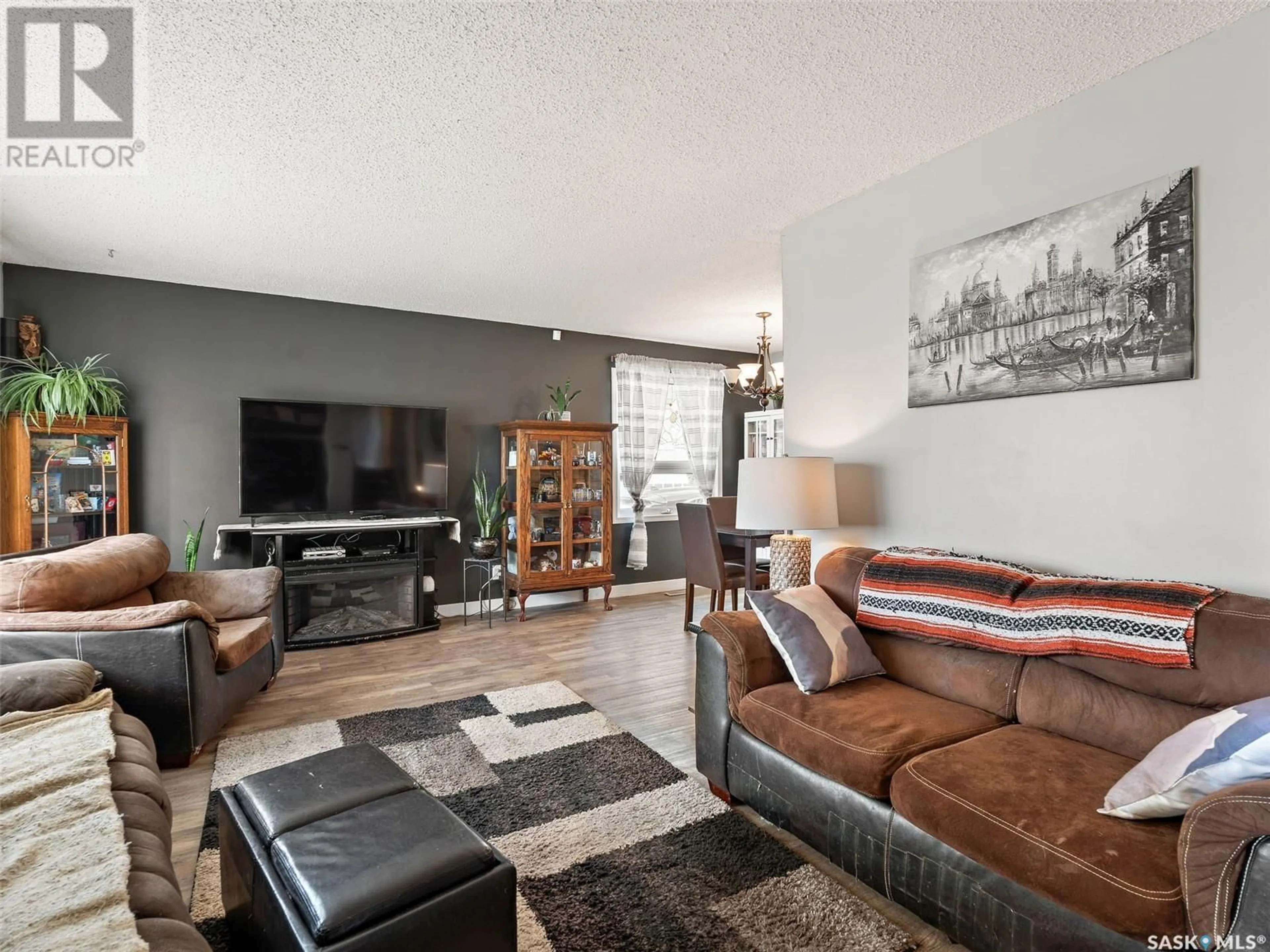 Living room with furniture, unknown for 419 HAIGHT CRESCENT, Saskatoon Saskatchewan S7H5C3