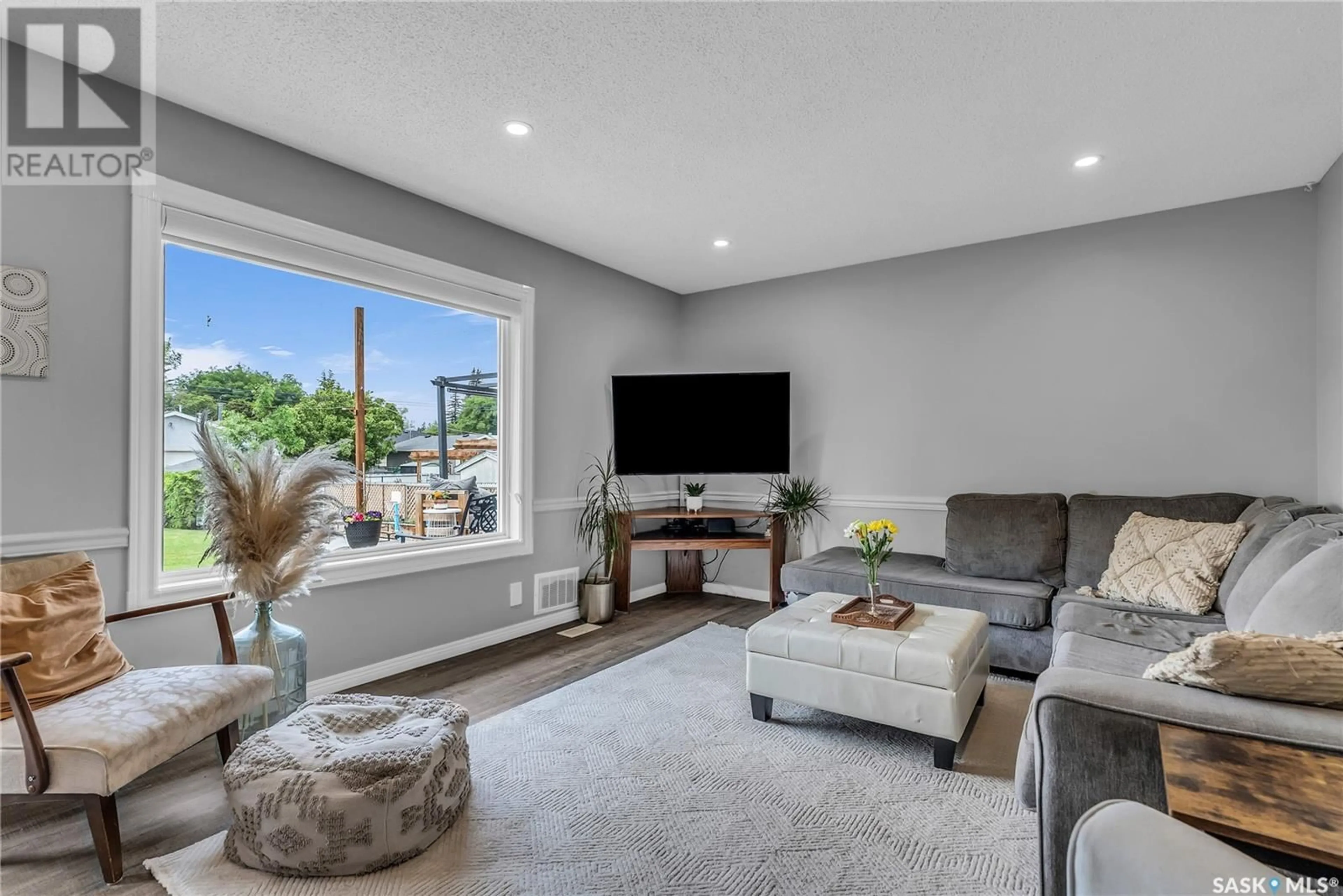 Living room with furniture, unknown for 2522 YORK AVENUE, Saskatoon Saskatchewan S7J1J7