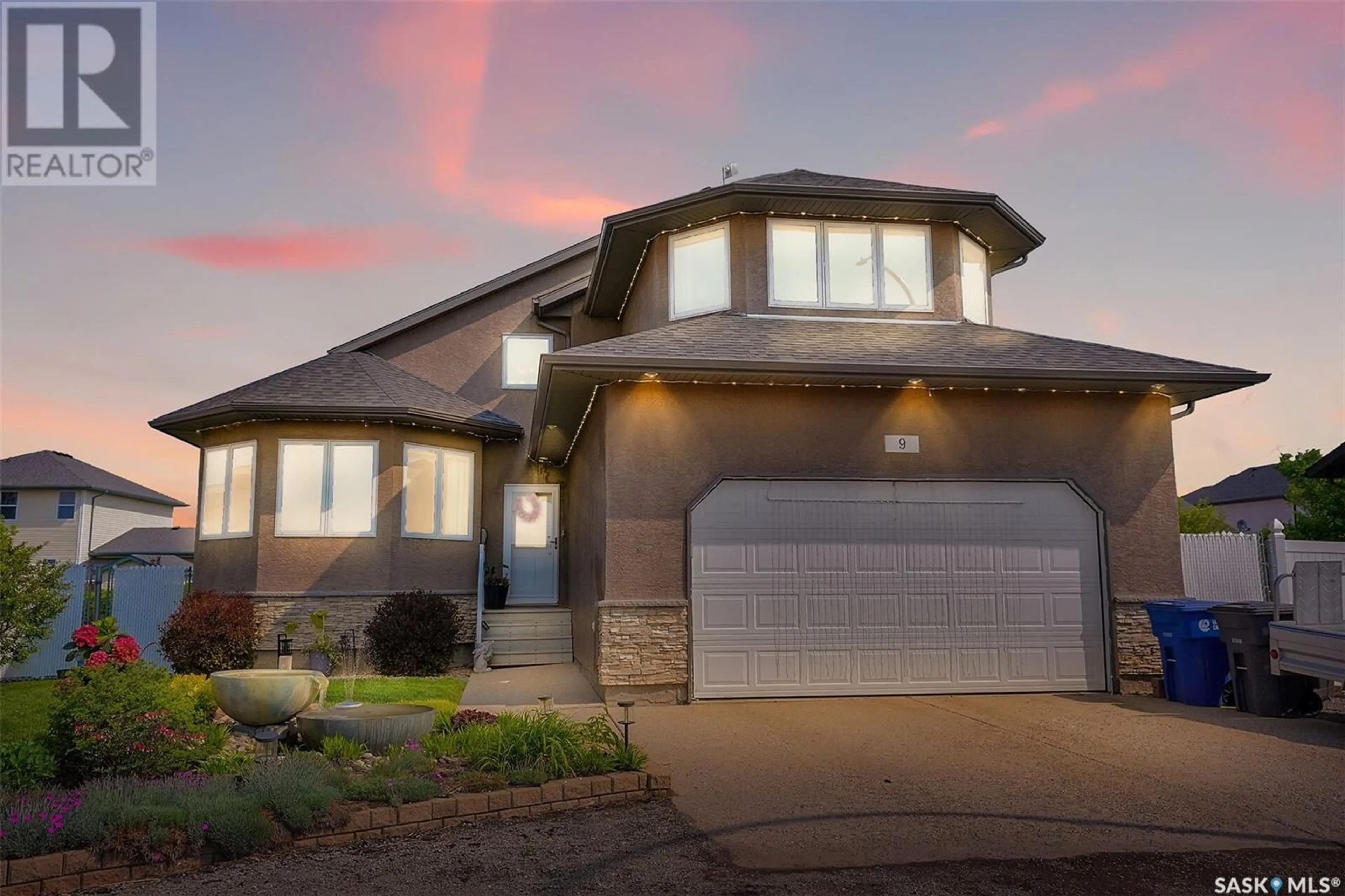 Home with vinyl exterior material, street for 9 BRAYDEN BAY, Grand Coulee Saskatchewan S4M0A3