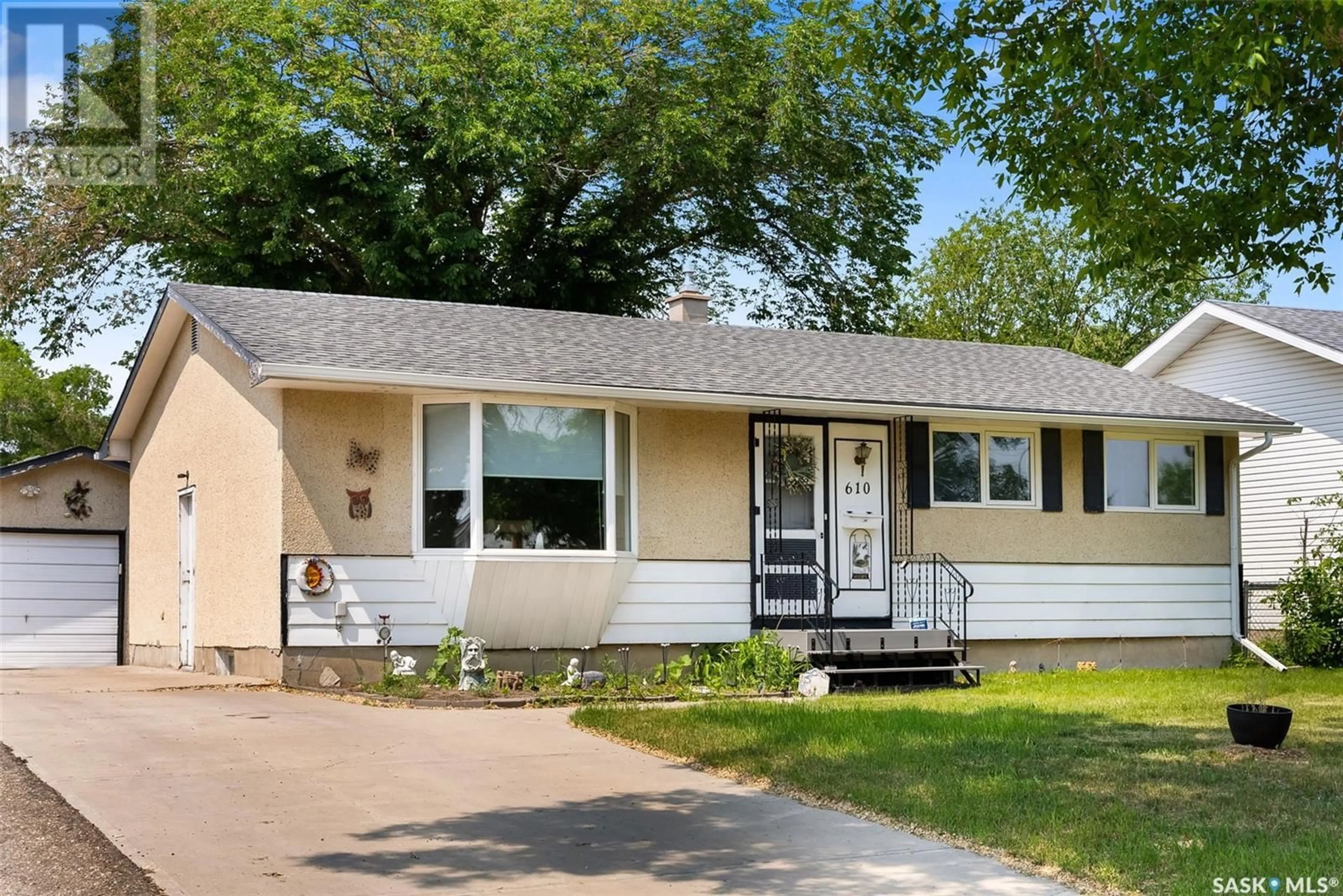 Home with vinyl exterior material, street for 610 CAMPBELL STREET, Regina Saskatchewan S4T5N7