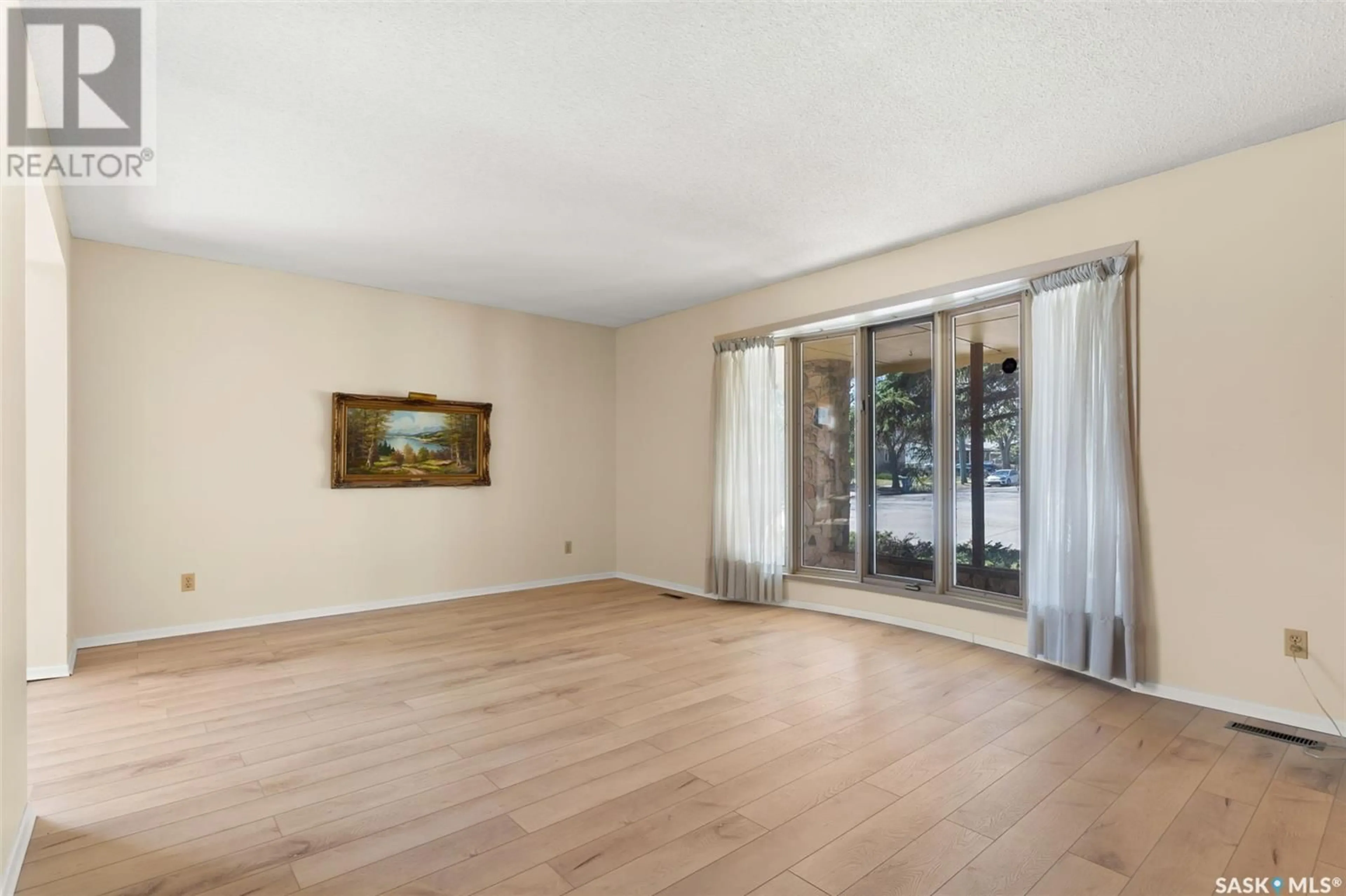 A pic of a room for 4221 HILLSDALE STREET, Regina Saskatchewan S4S3Y9