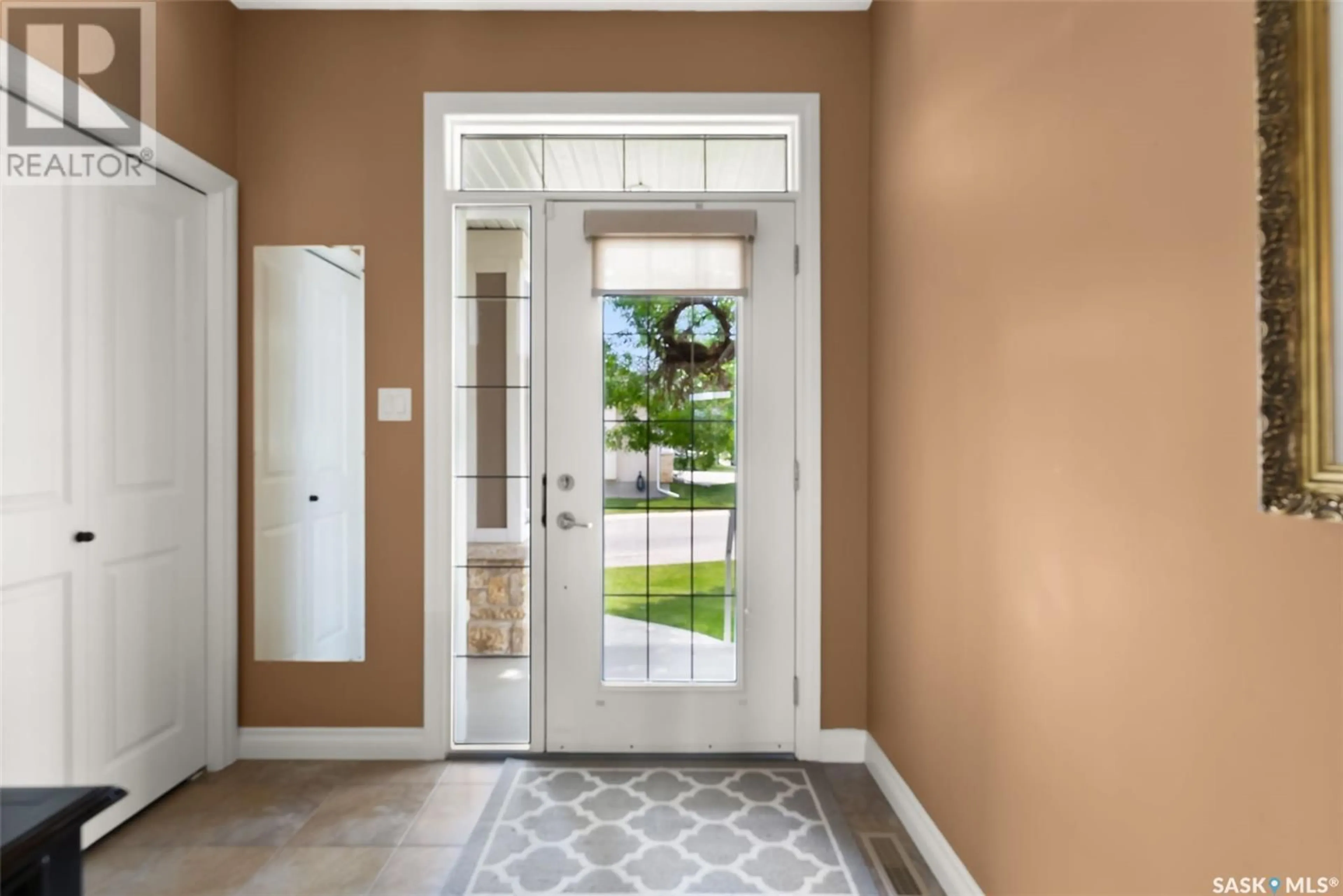 Indoor entryway for 122 WINTERGREENE LANE, Regina Saskatchewan S4S0A7