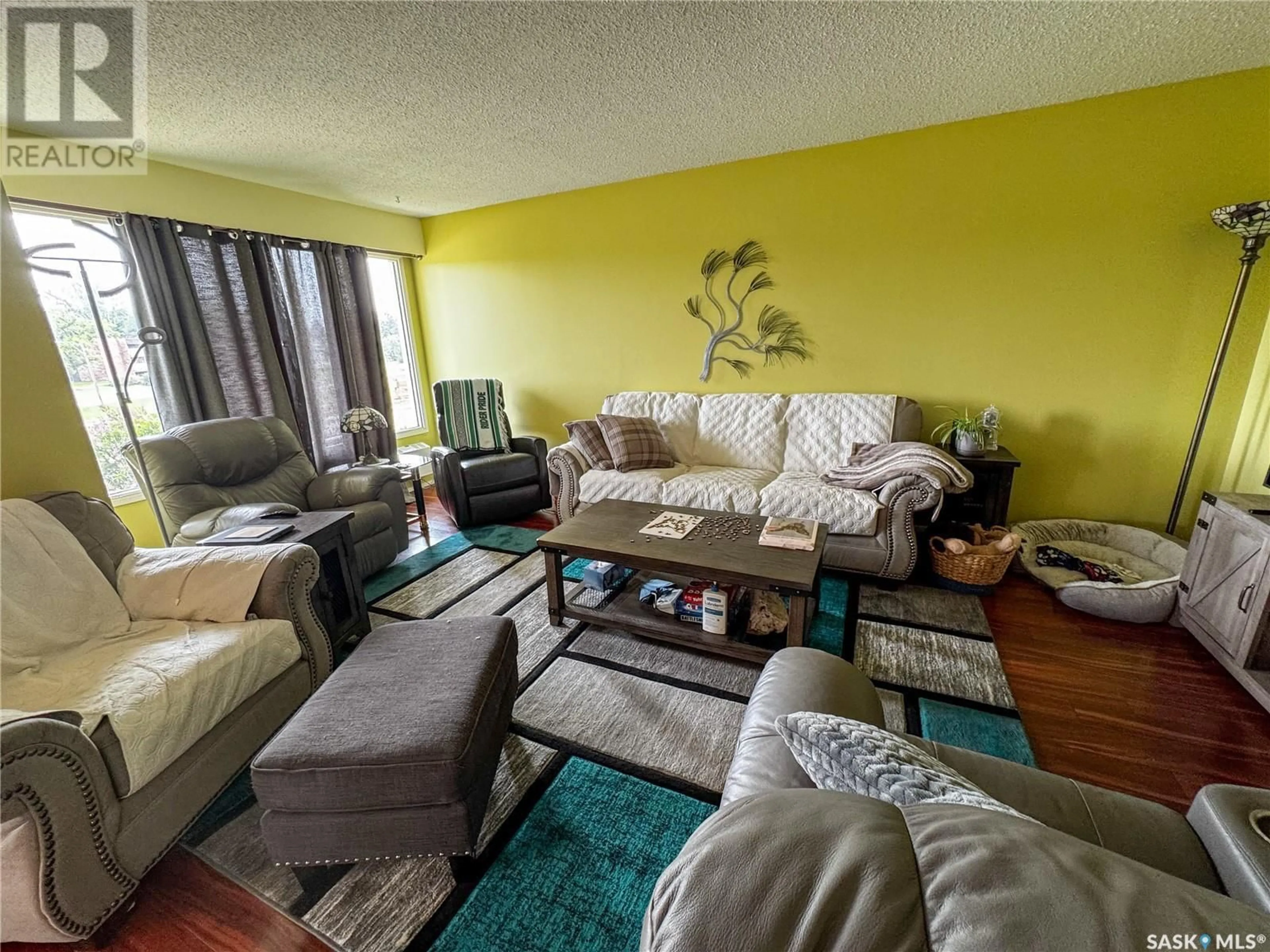 Living room with furniture, unknown for 520 BRAY STREET E, Swift Current Saskatchewan S9H4E3