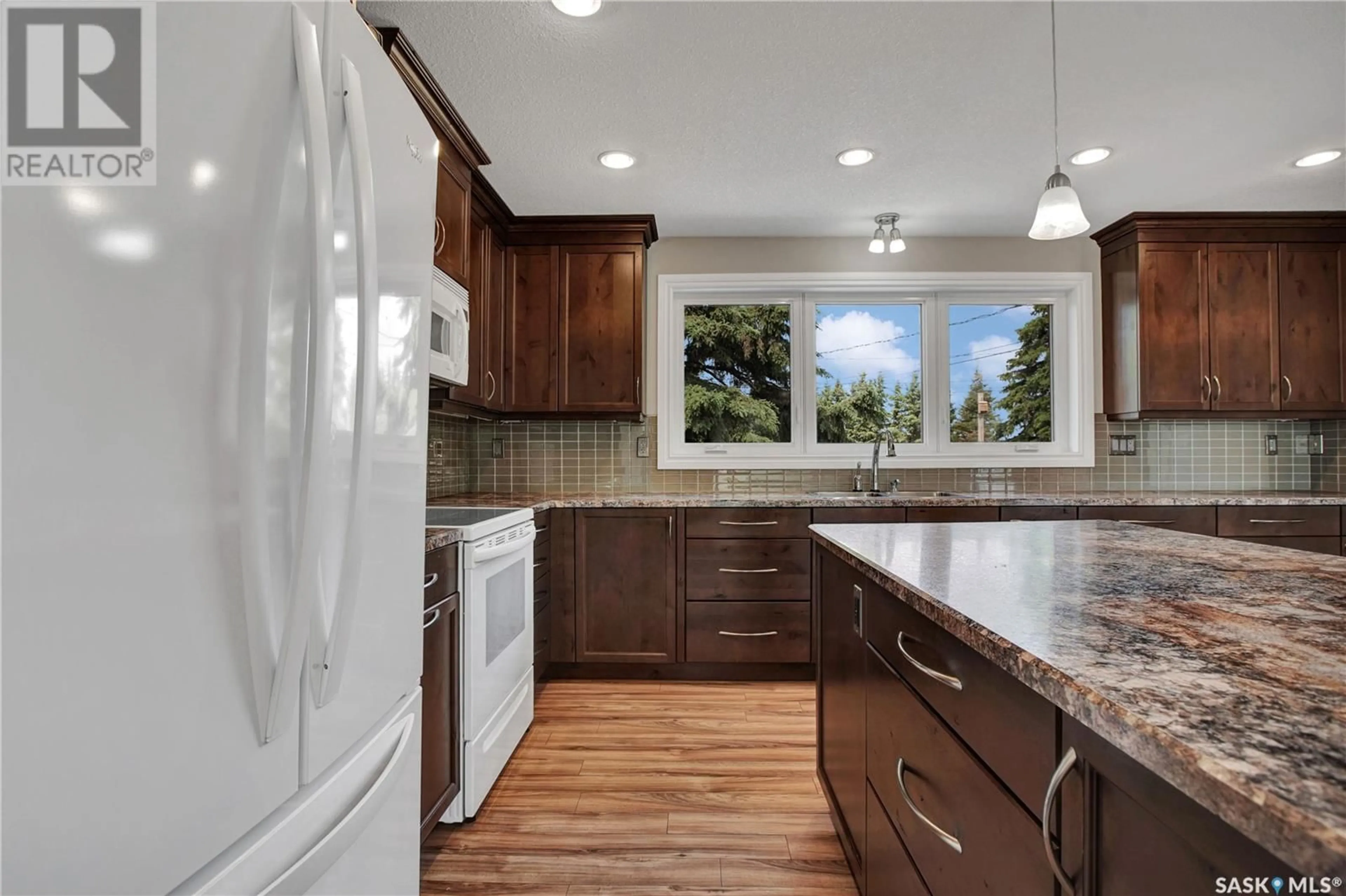 Open concept kitchen, ceramic/tile floor for 206 CANORA STREET, Warman Saskatchewan S0K4S0