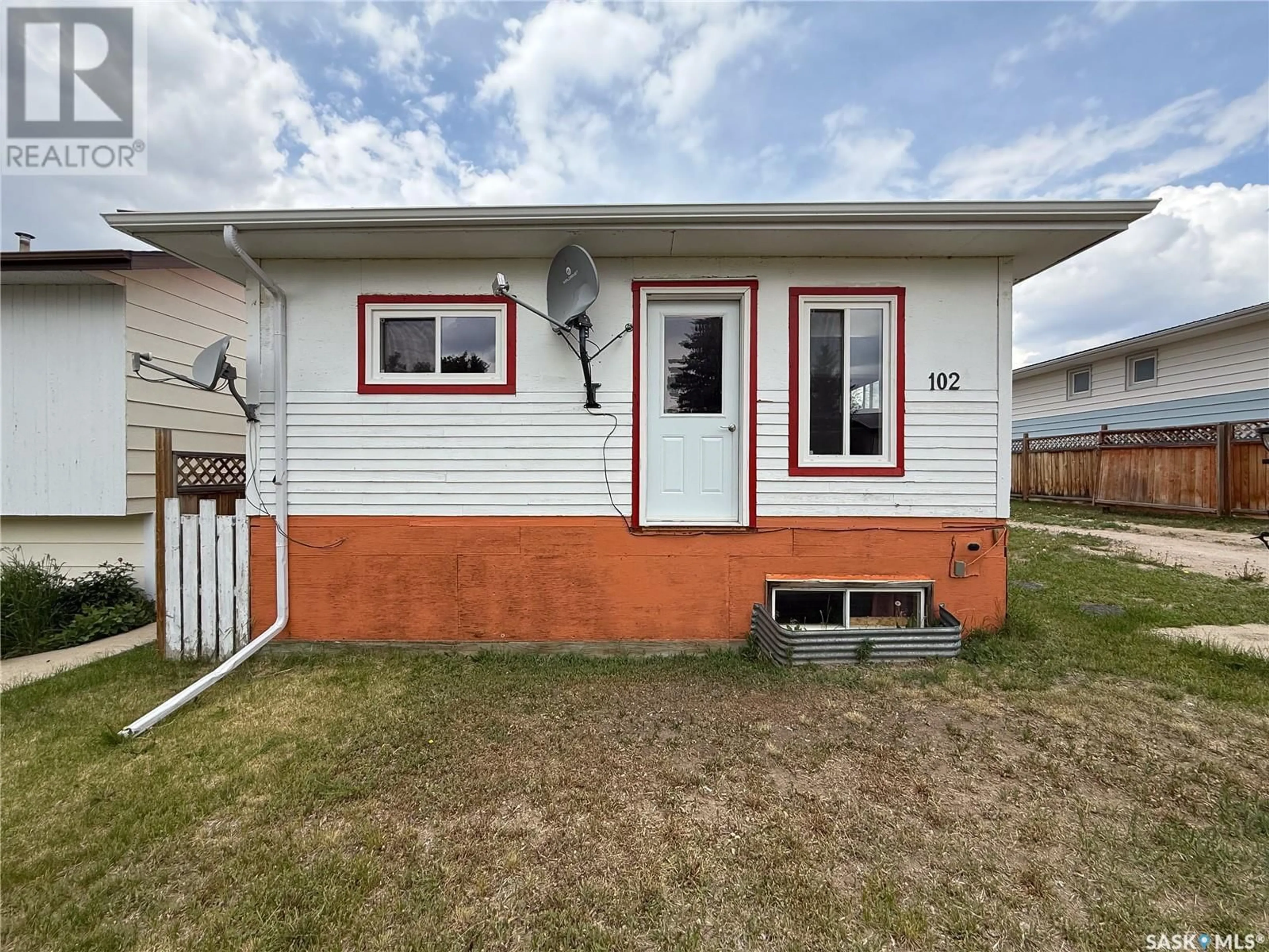 Home with vinyl exterior material, street for 102 WAYNE STREET, Abbey Saskatchewan S0N0A0