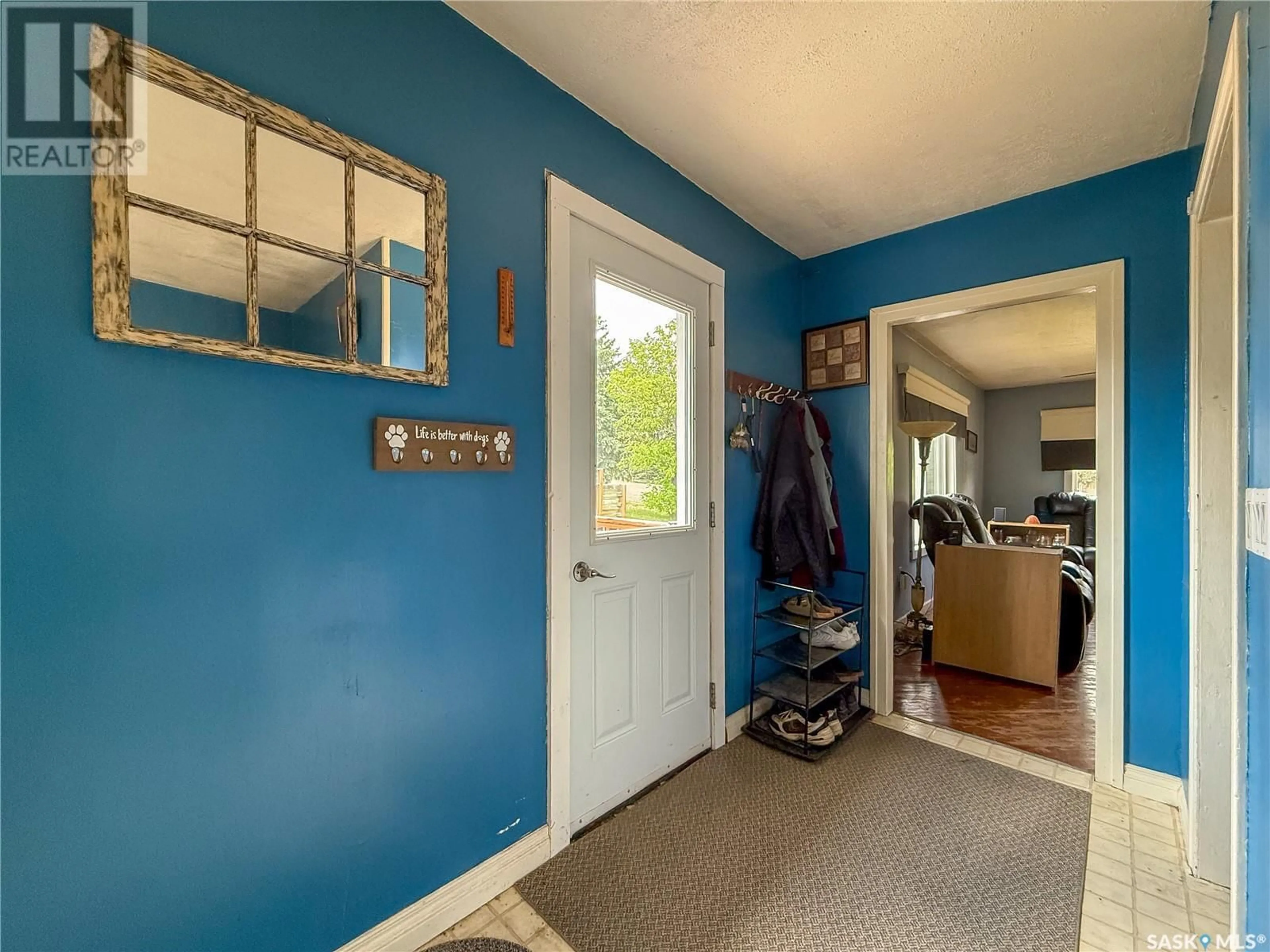 Indoor entryway for 102 WAYNE STREET, Abbey Saskatchewan S0N0A0