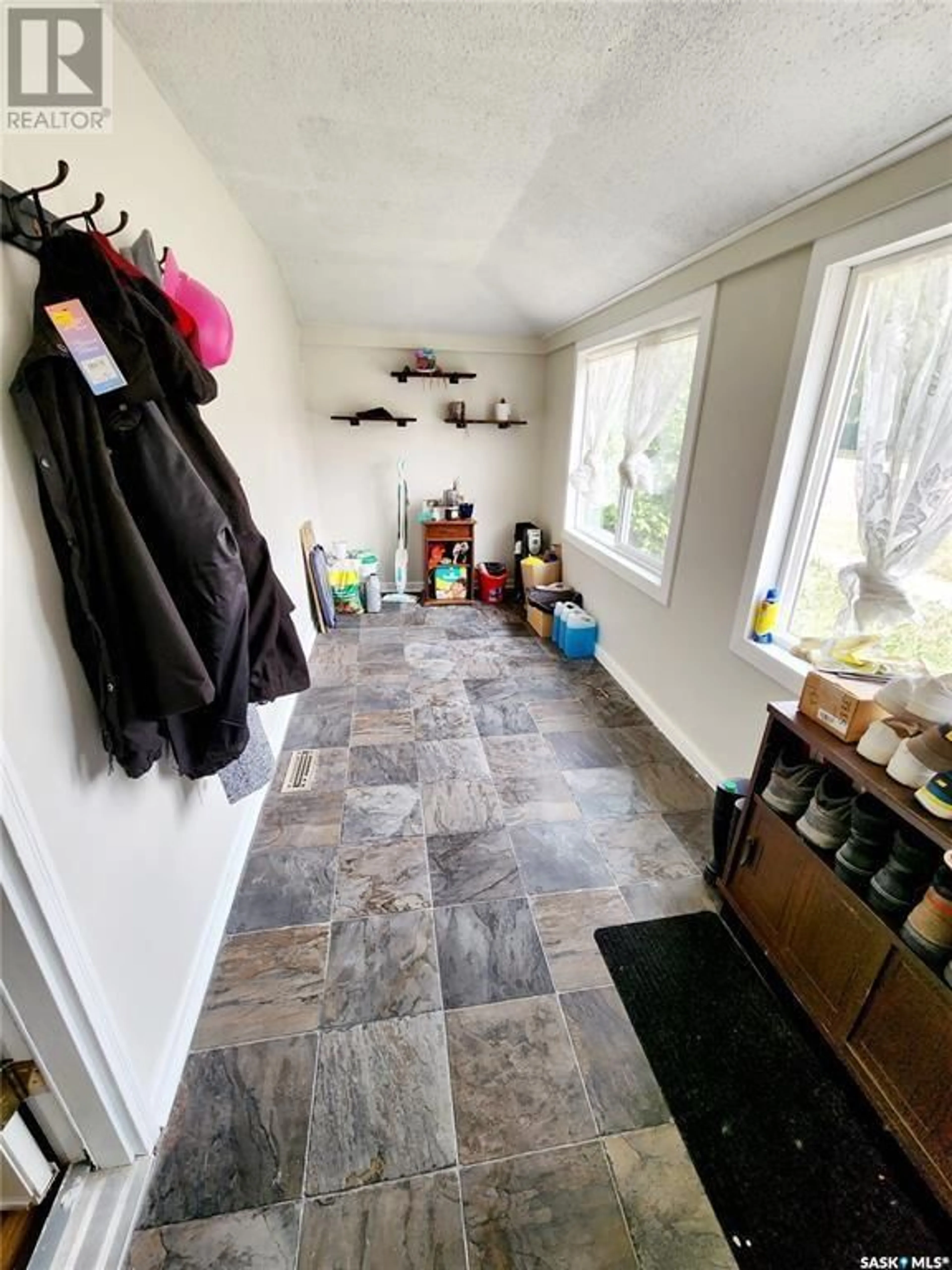 Indoor entryway for 302 MAIN STREET, Bienfait Saskatchewan S0C0M0