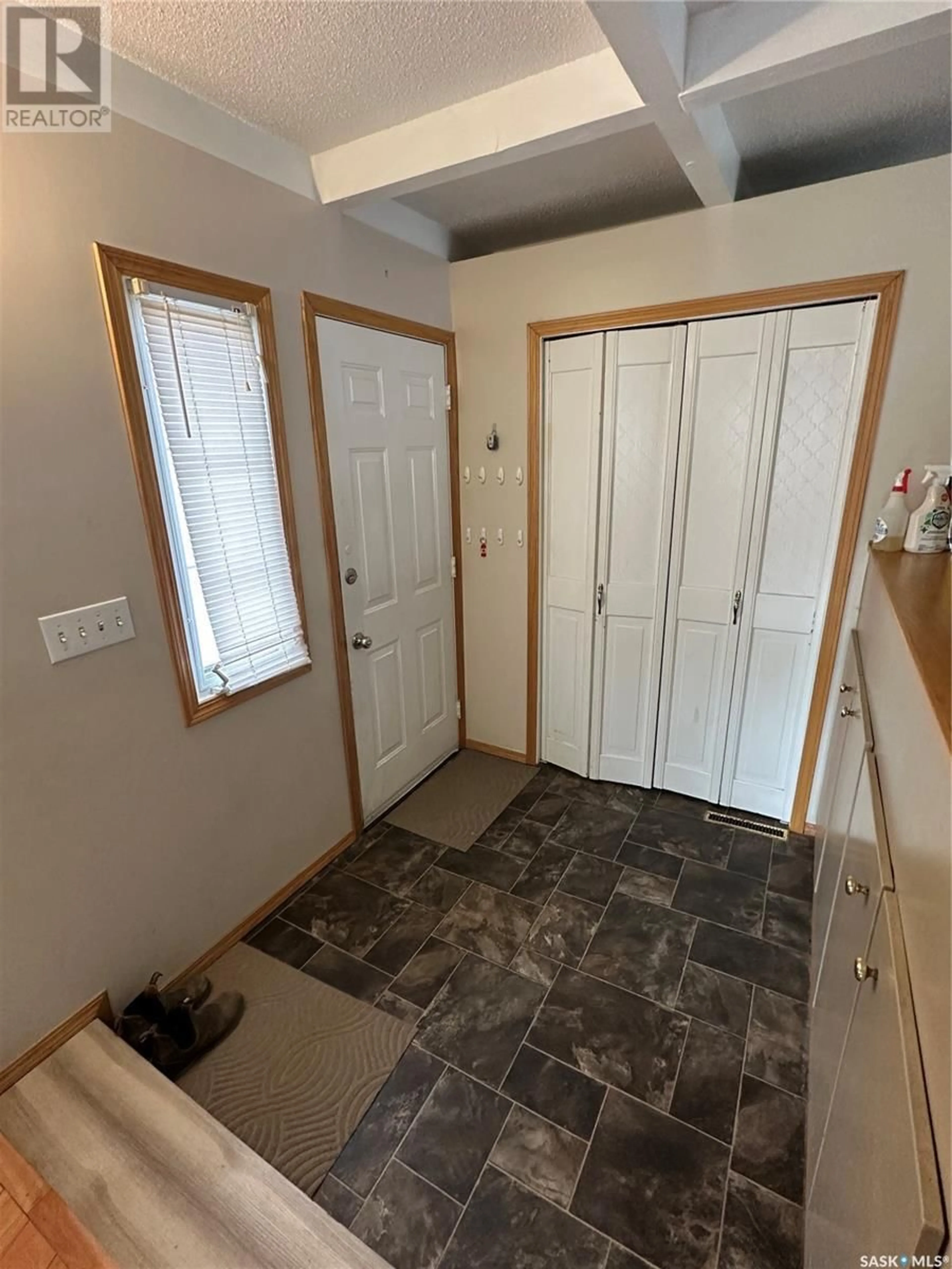 Indoor entryway for 129 BIRCH DRIVE, Weyburn Saskatchewan S4H0S6