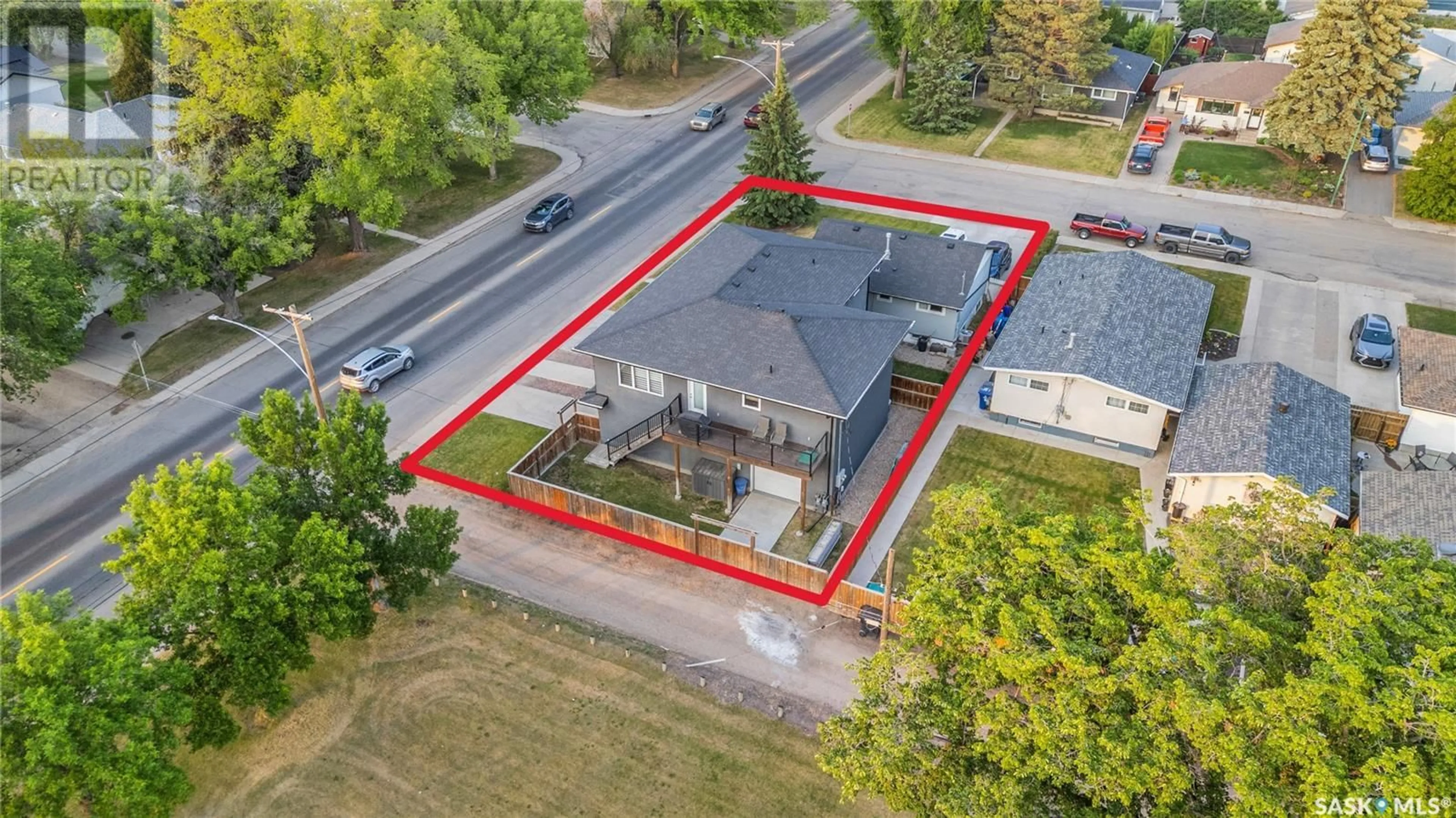 A pic from outside/outdoor area/front of a property/back of a property/a pic from drone, building for 1902 PARK AVENUE, Saskatoon Saskatchewan S7J2B9