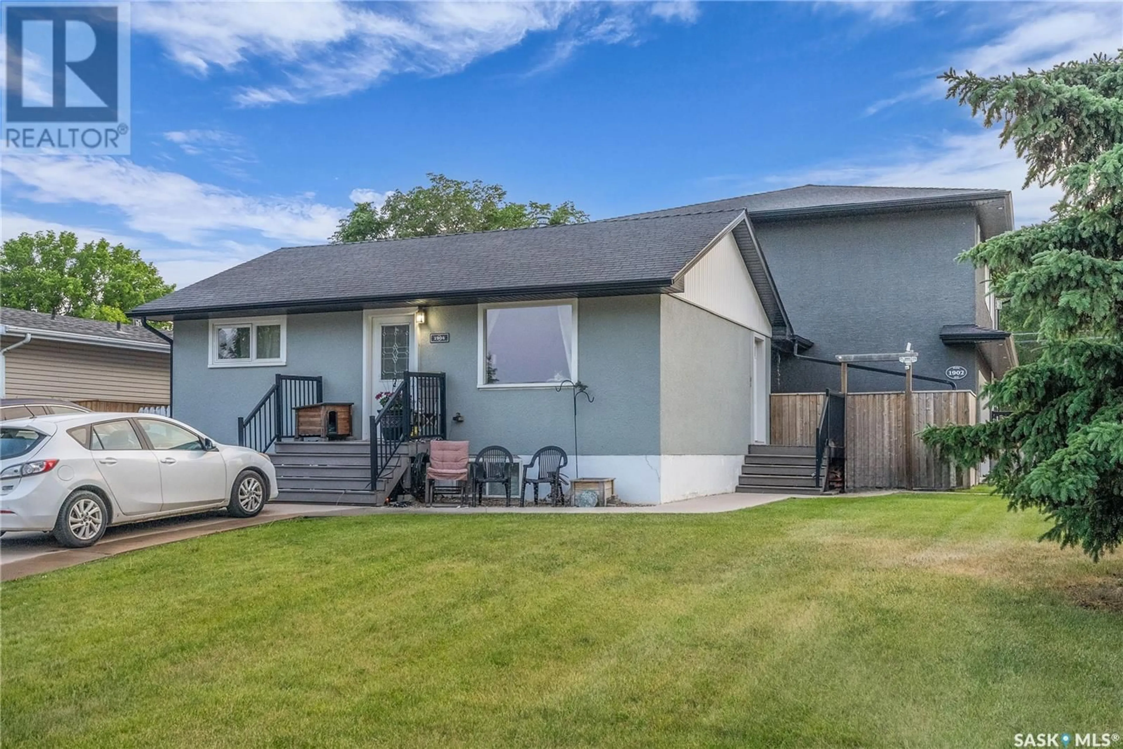 A pic from outside/outdoor area/front of a property/back of a property/a pic from drone, street for 1902 PARK AVENUE, Saskatoon Saskatchewan S7J2B9