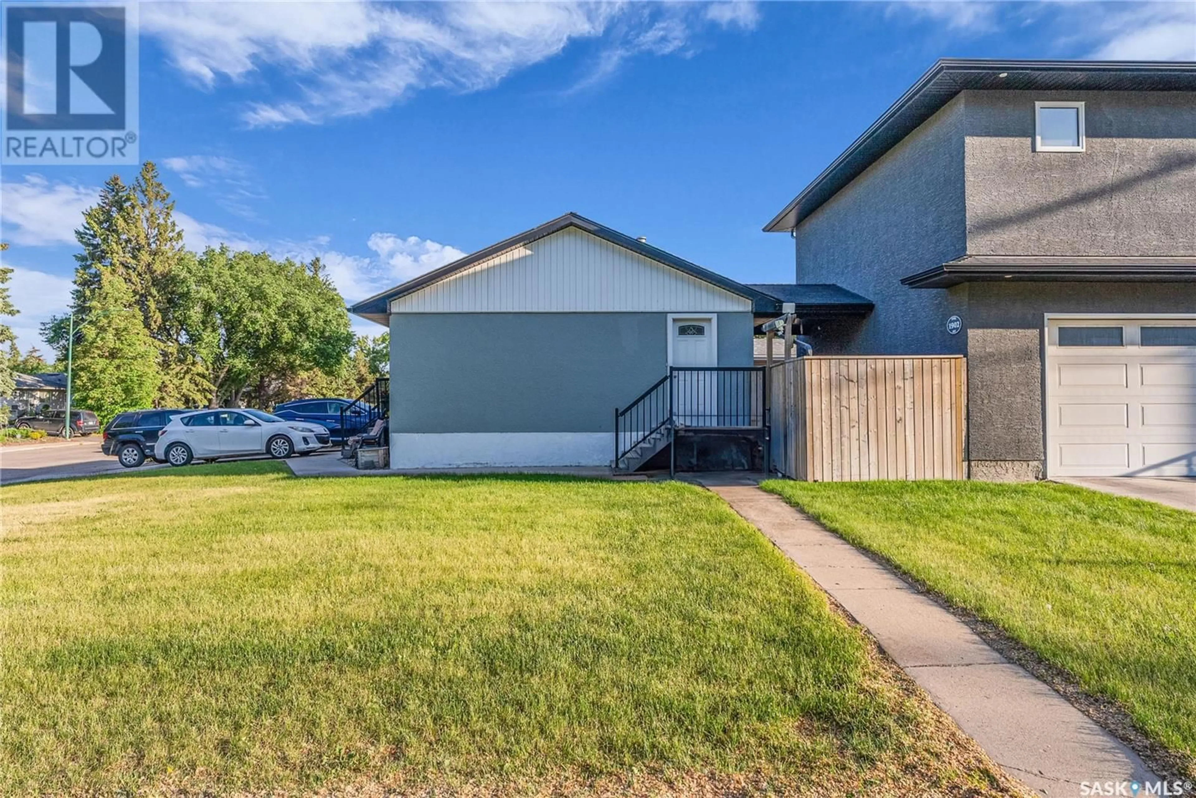 Home with vinyl exterior material, street for 1902 PARK AVENUE, Saskatoon Saskatchewan S7J2B9