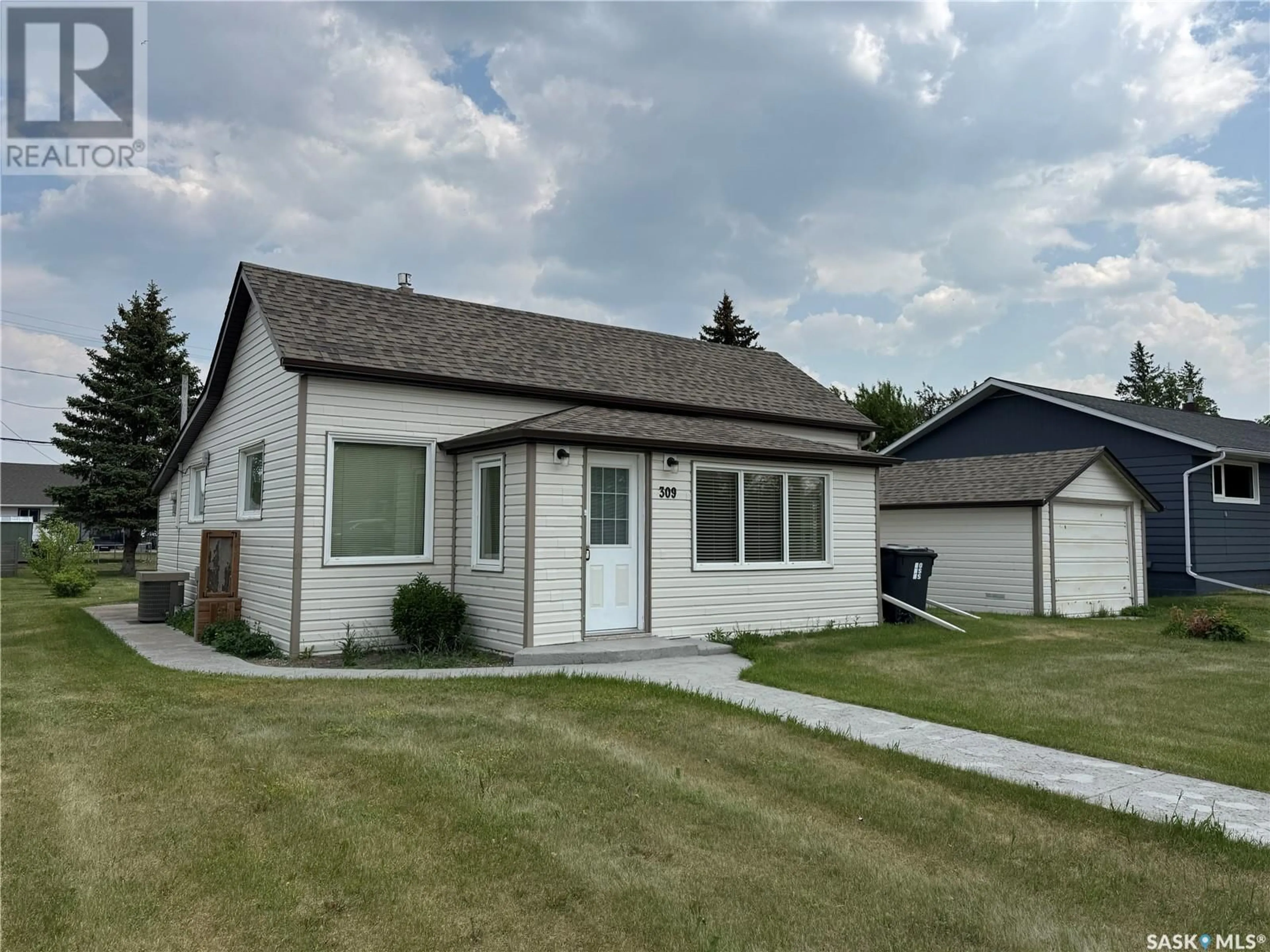 Home with vinyl exterior material, street for 309 ROYAL STREET, Foam Lake Saskatchewan S0A4T0