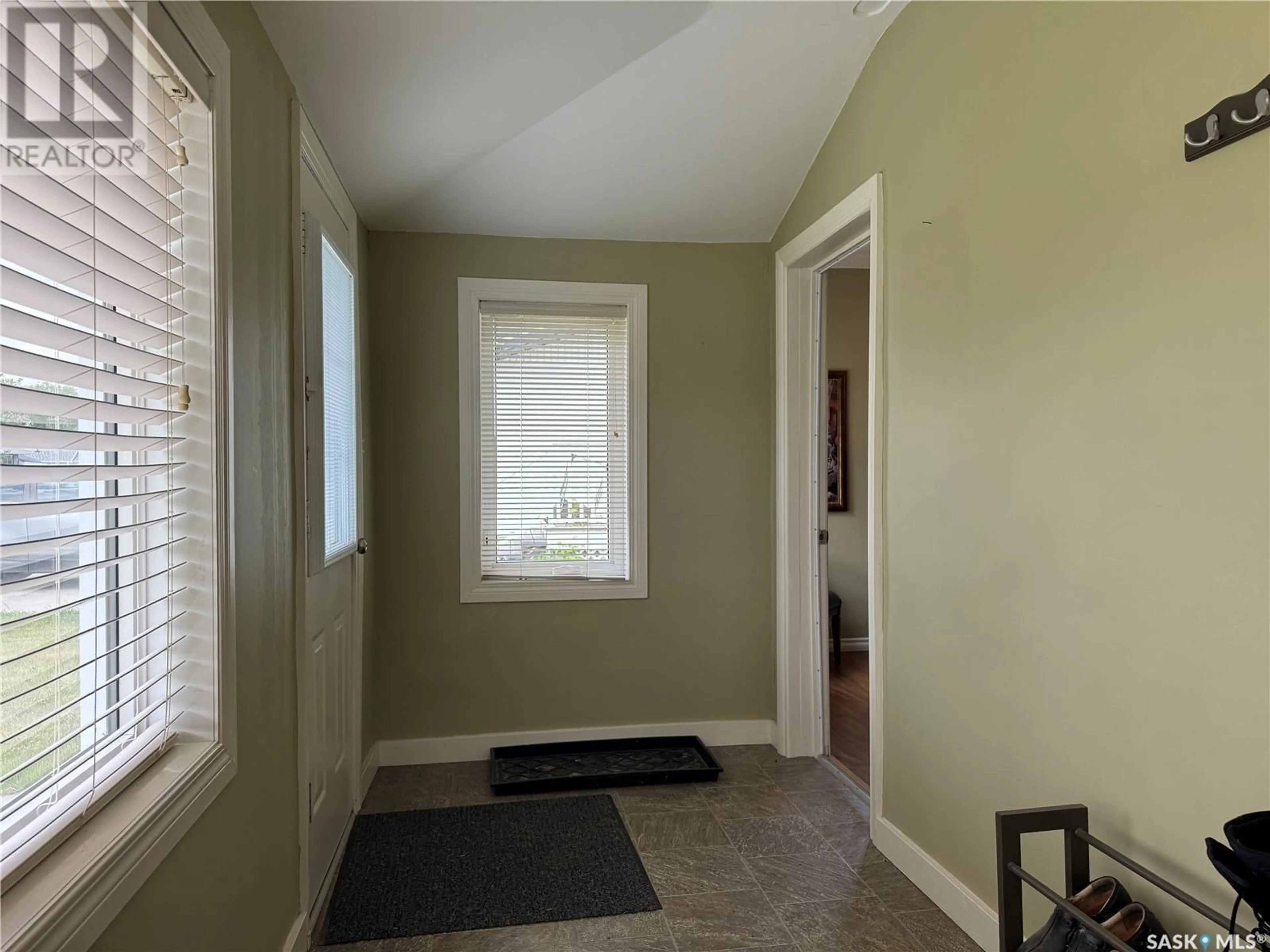 Indoor entryway for 309 ROYAL STREET, Foam Lake Saskatchewan S0A4T0