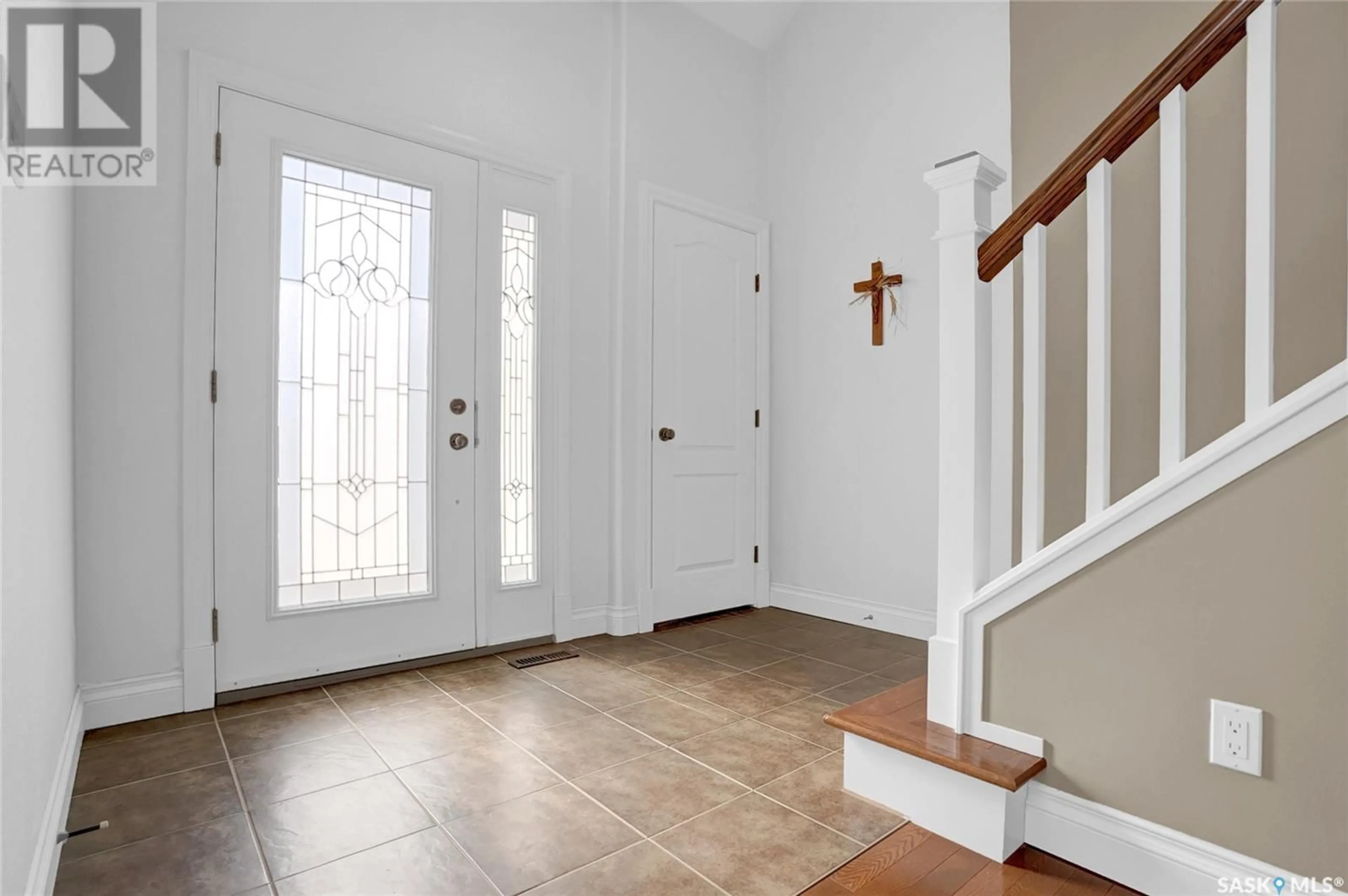 Indoor entryway for 275 BLUE SAGE DRIVE, Moose Jaw Saskatchewan S6J1N5