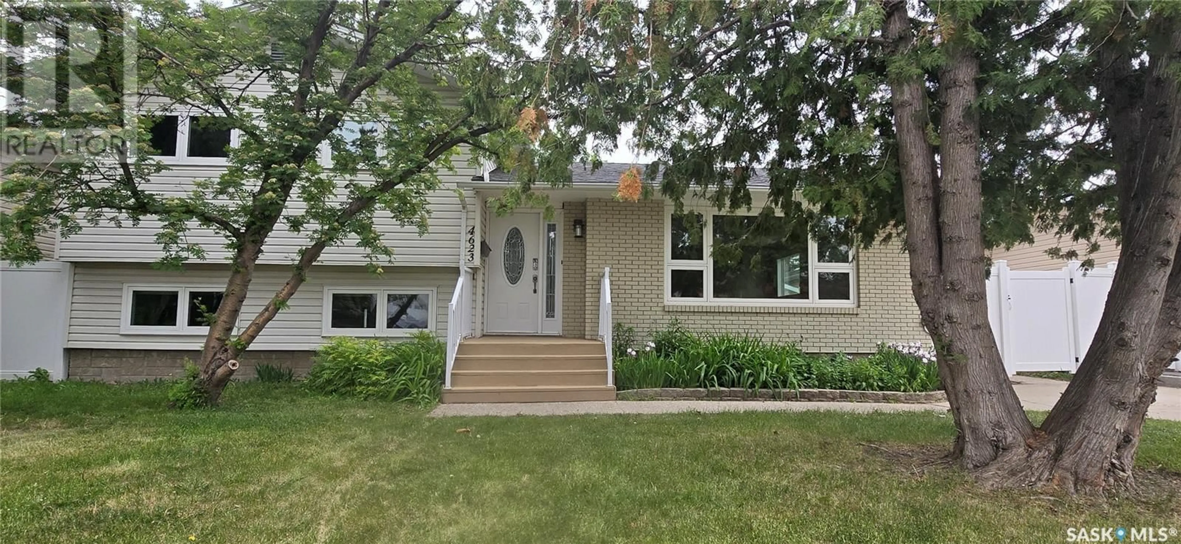 Home with vinyl exterior material, street for 4623 QUEEN STREET, Regina Saskatchewan S4S5Y1