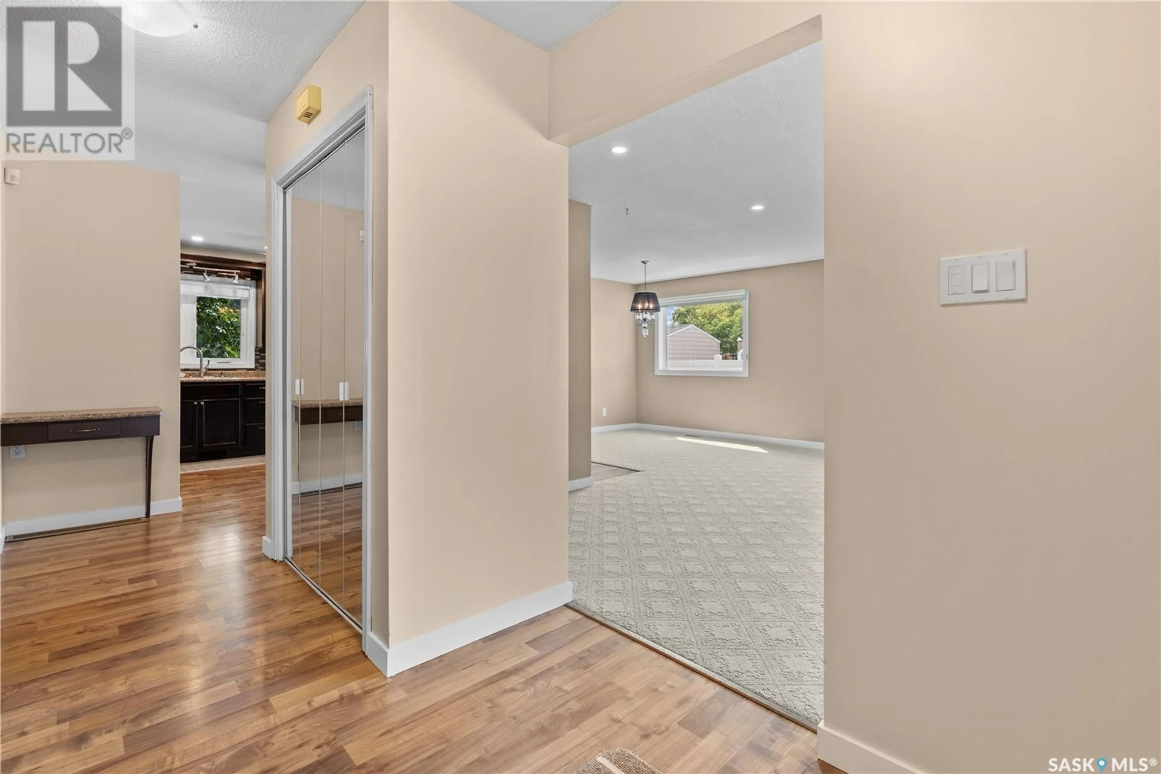 Indoor entryway for 4623 QUEEN STREET, Regina Saskatchewan S4S5Y1