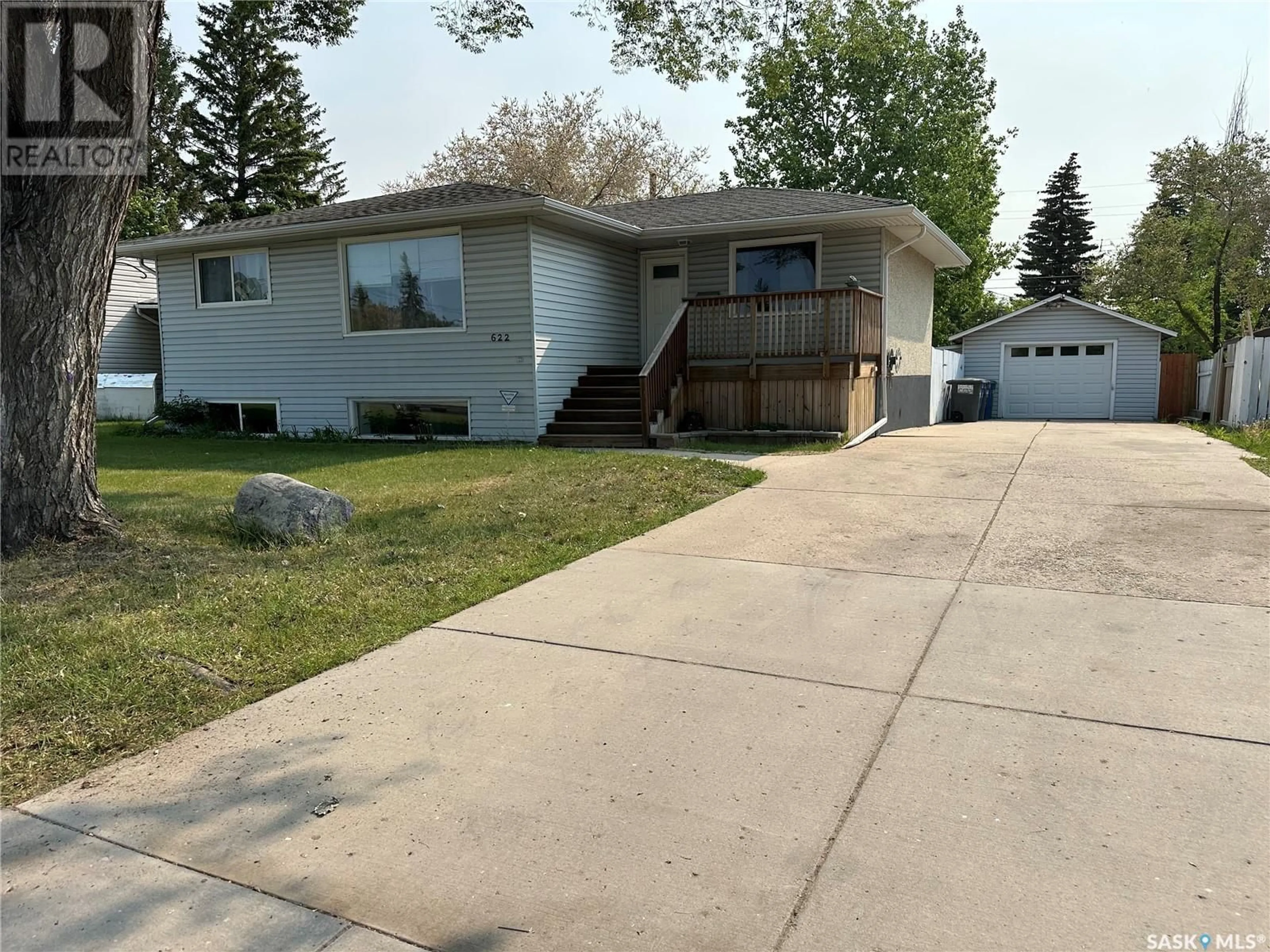 Home with vinyl exterior material, street for 622 P AVENUE, Saskatoon Saskatchewan S7L2W2