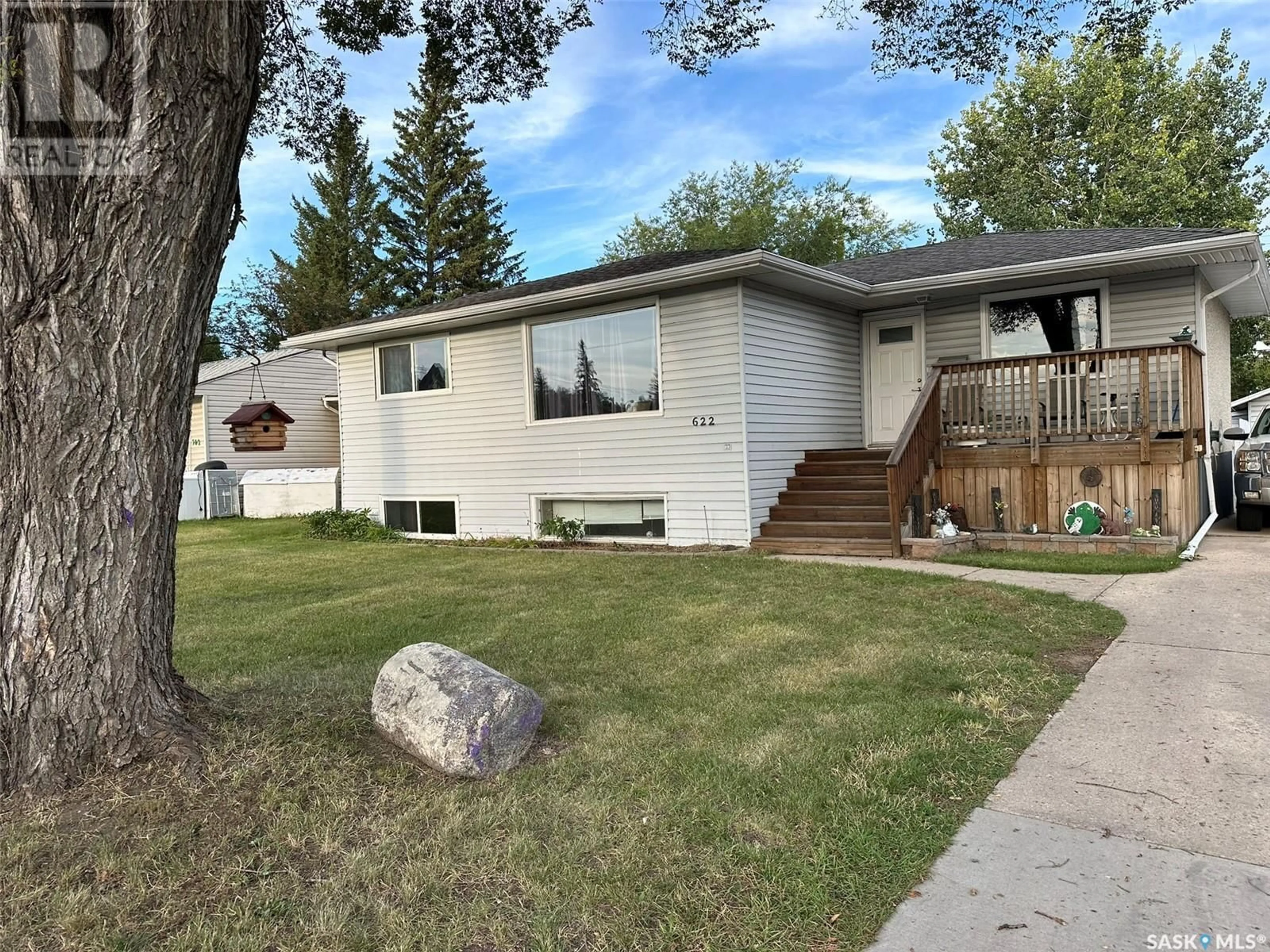 Home with vinyl exterior material, street for 622 P AVENUE, Saskatoon Saskatchewan S7L2W2