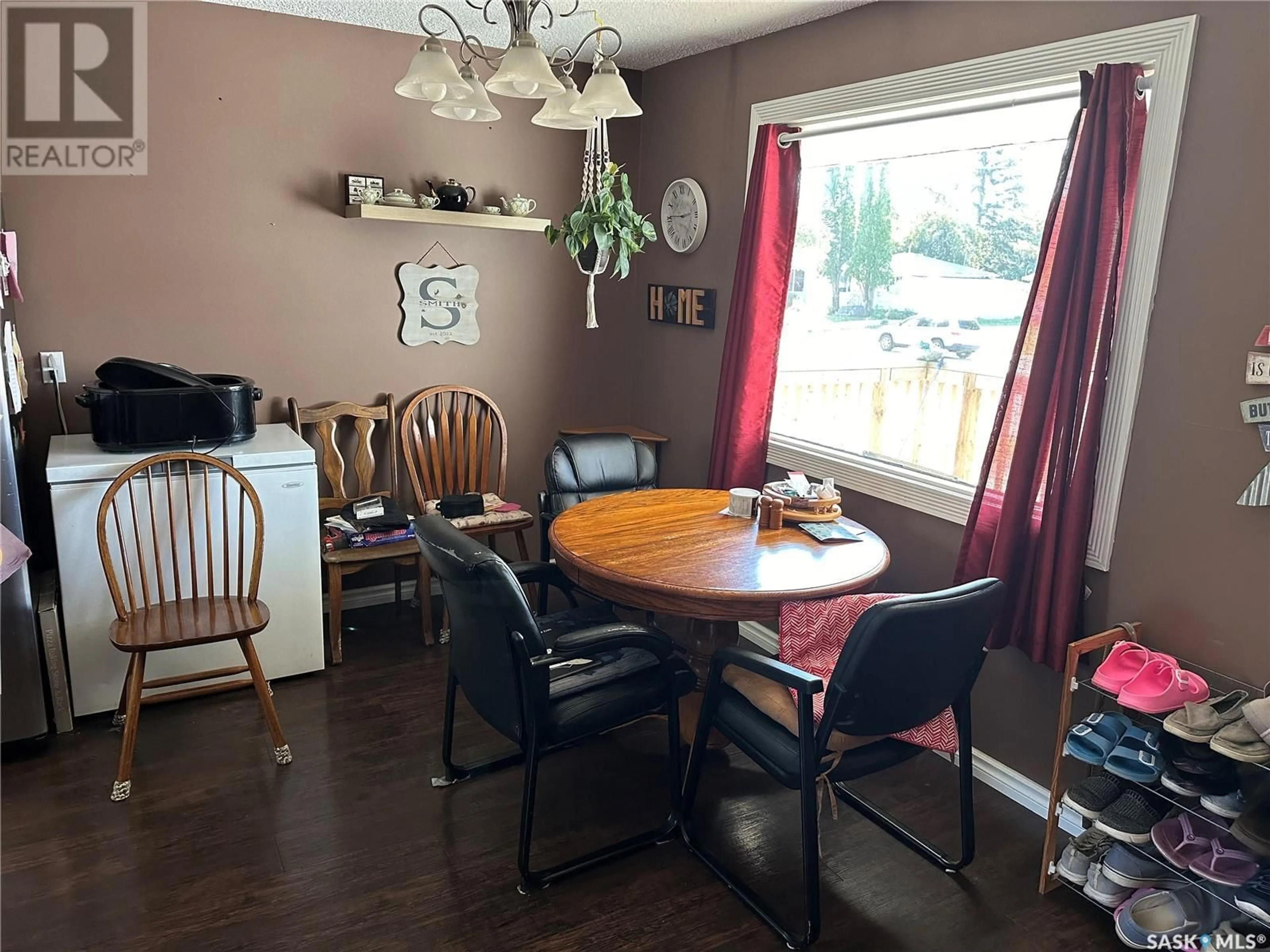 Dining room, wood/laminate floor for 622 P AVENUE, Saskatoon Saskatchewan S7L2W2
