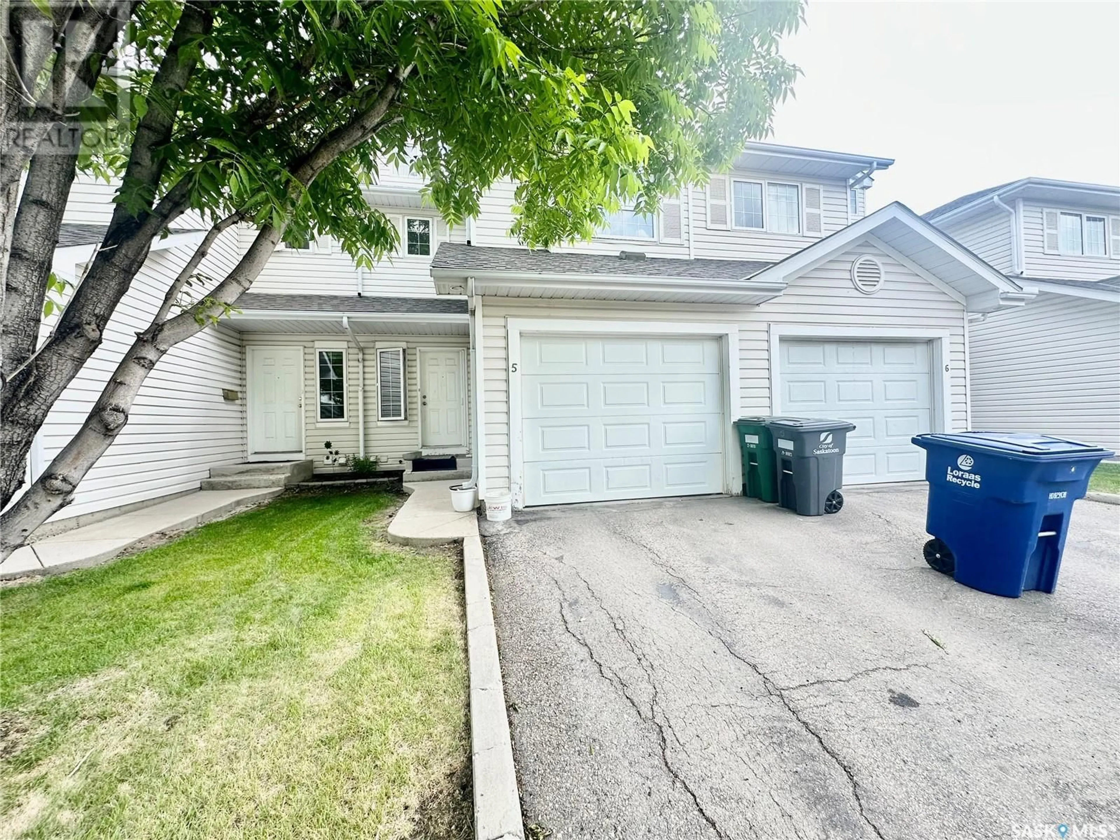 A pic from outside/outdoor area/front of a property/back of a property/a pic from drone, street for 410 - 5 KEEVIL CRESCENT, Saskatoon Saskatchewan S7N4R8