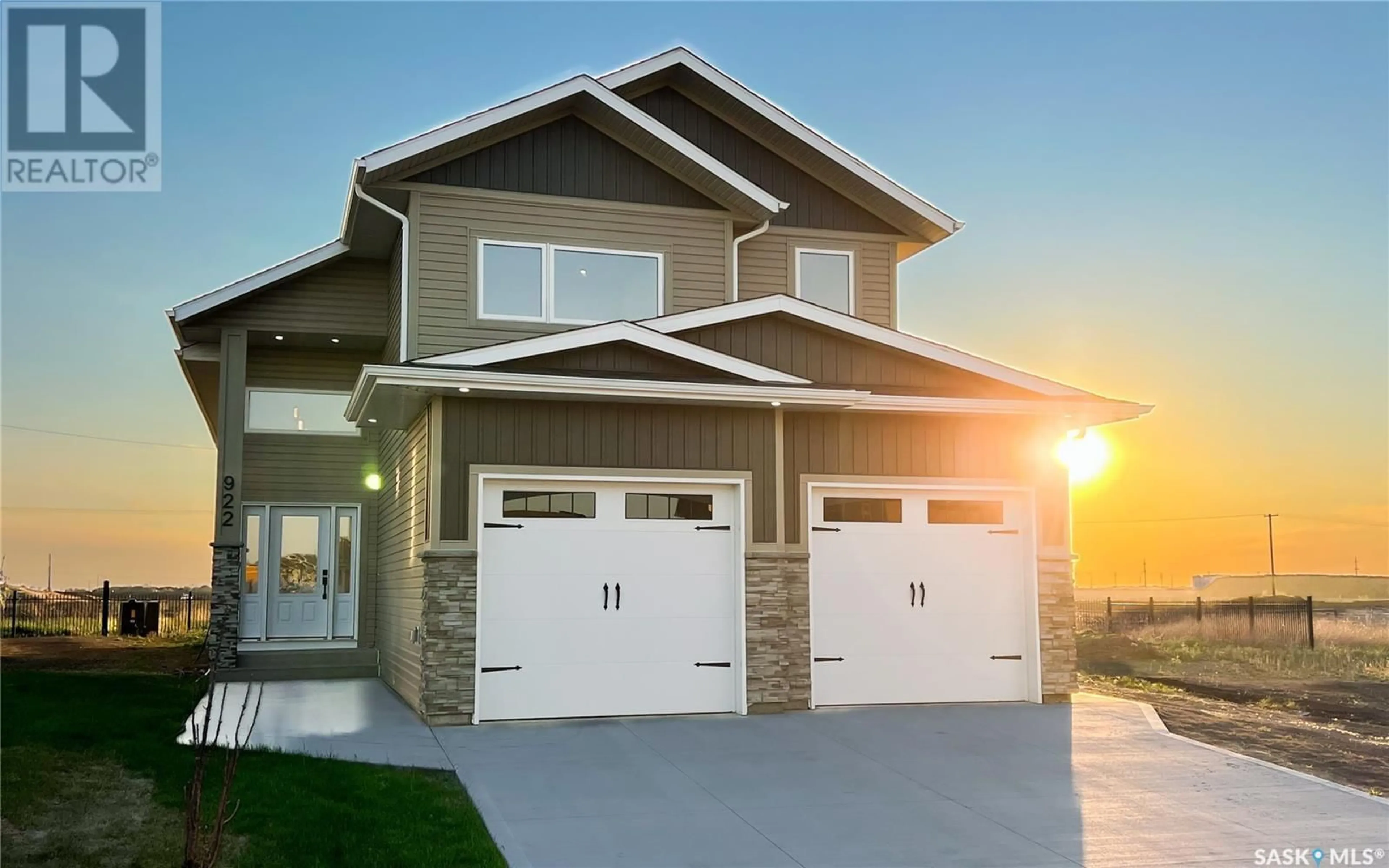 Home with vinyl exterior material, street for 922 BENTLEY MANOR, Saskatoon Saskatchewan S7L6P5