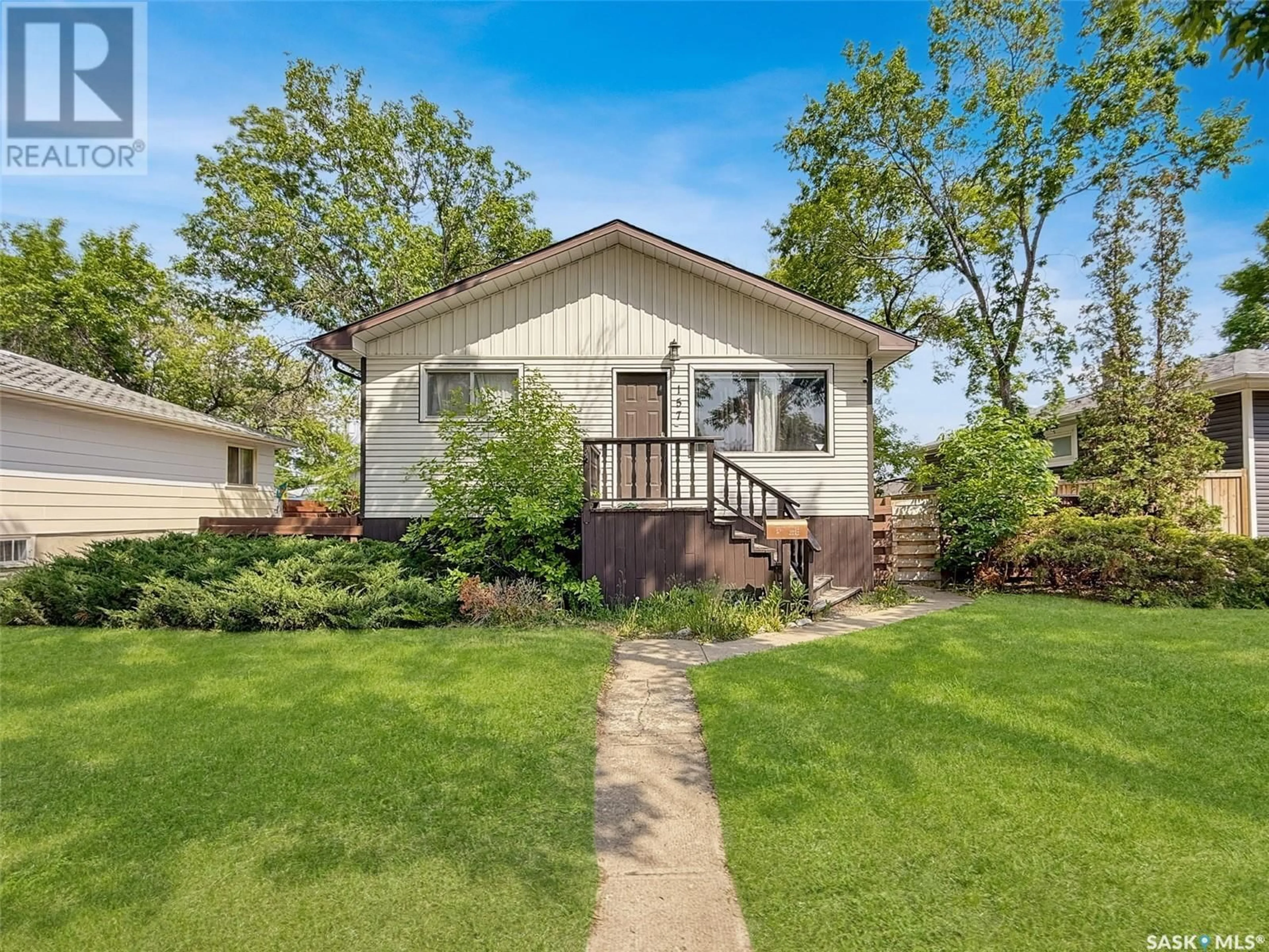 Home with vinyl exterior material, street for 157 2ND AVENUE, Swift Current Saskatchewan S9H3H9
