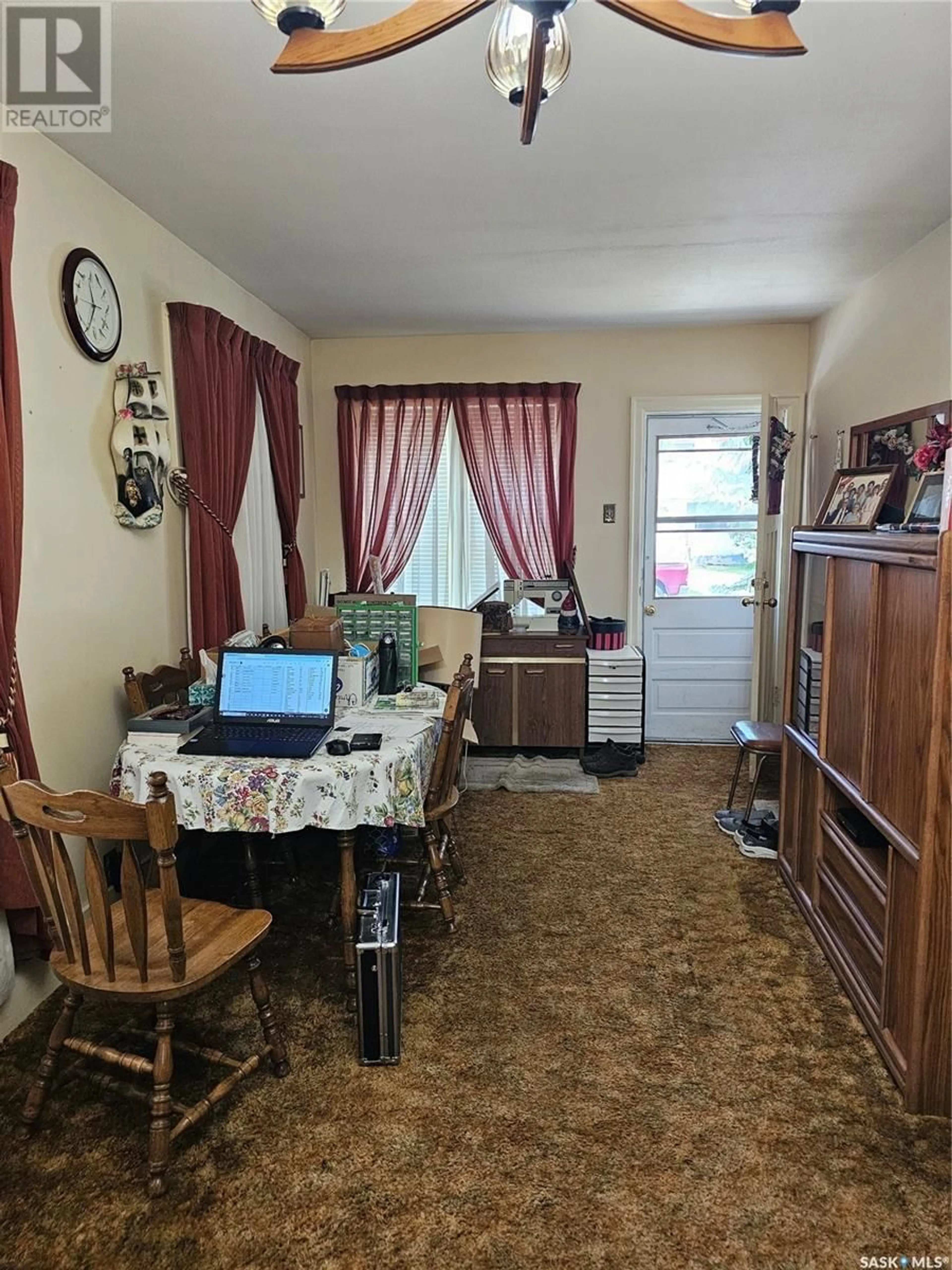 A pic of a room for 1020 7TH STREET, Saskatoon Saskatchewan S7H0Y8