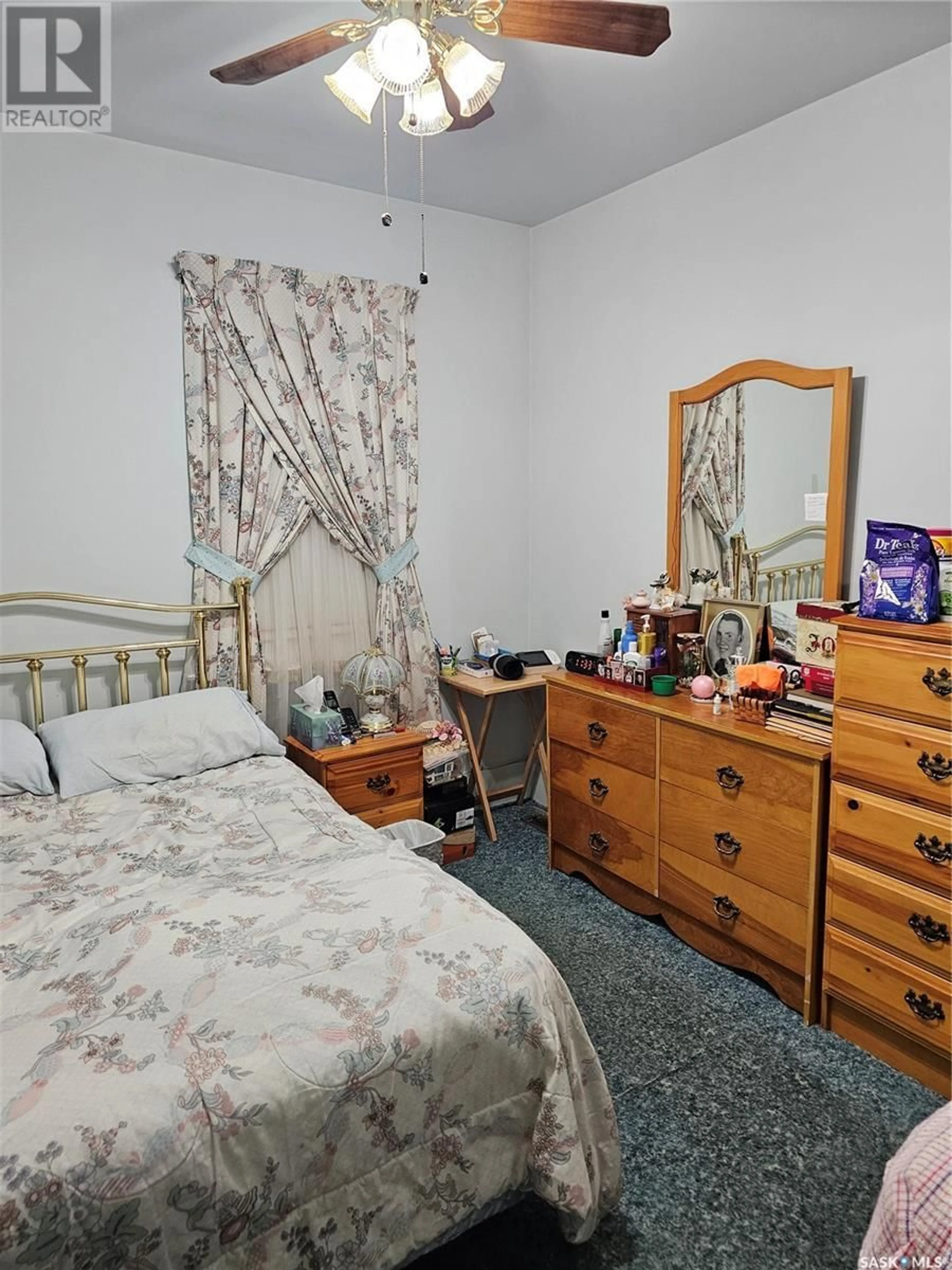 A pic of a room for 1020 7TH STREET, Saskatoon Saskatchewan S7H0Y8