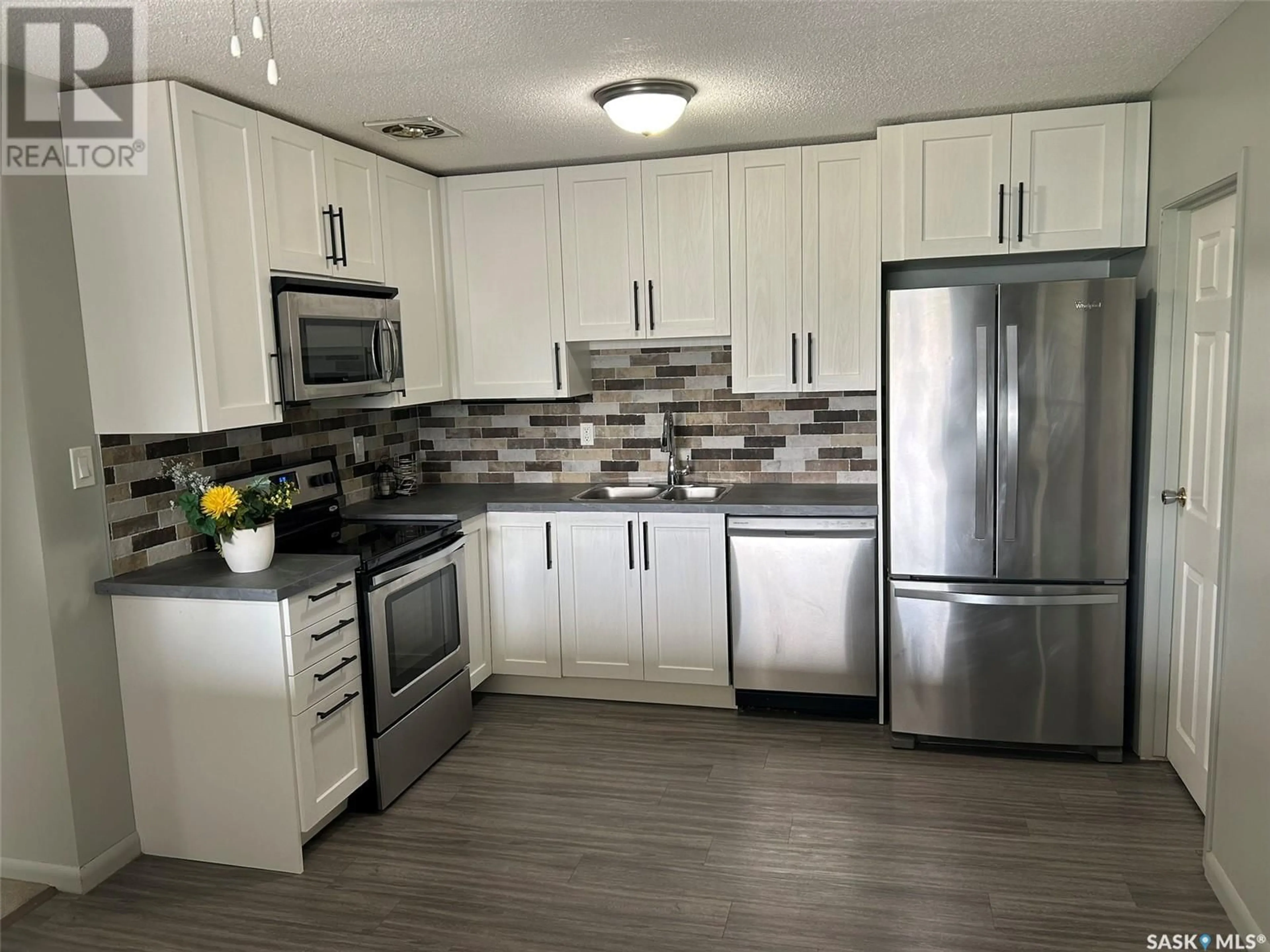 Open concept kitchen, unknown for 32 3113 7TH STREET E, Saskatoon Saskatchewan S7H1B2