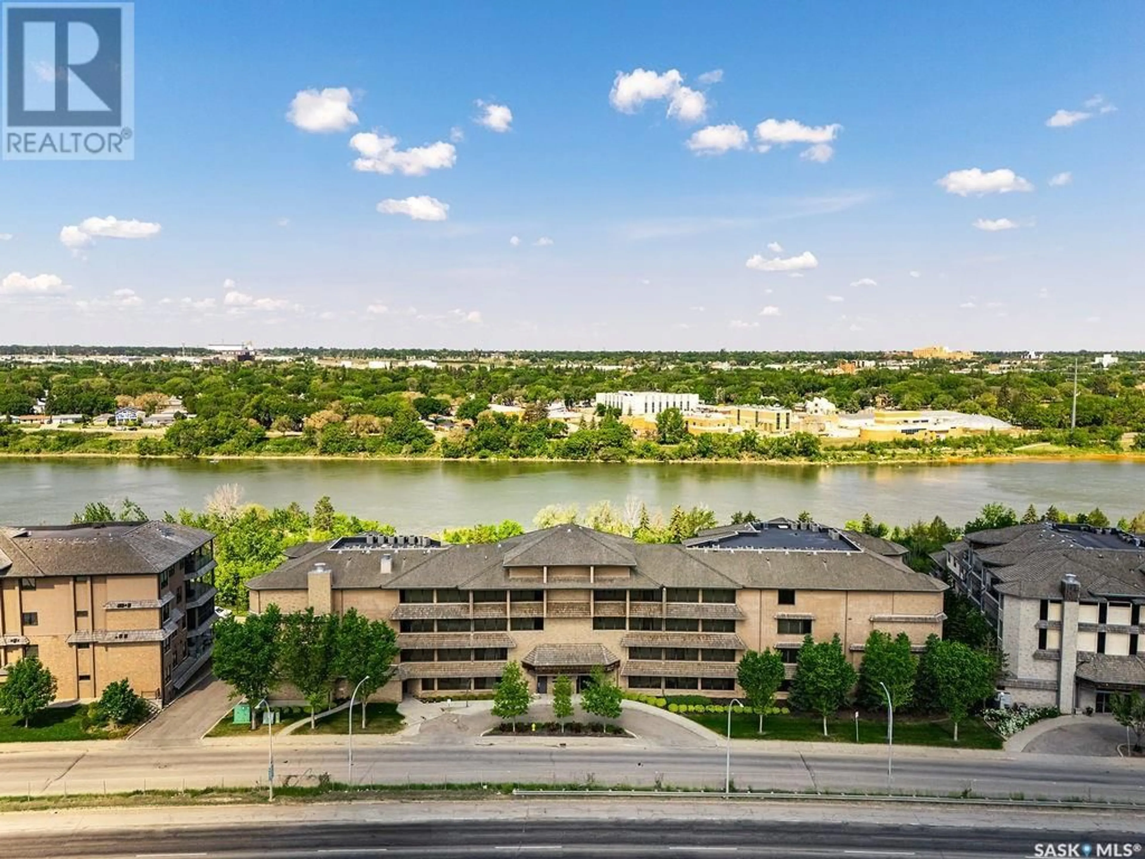 A pic from outside/outdoor area/front of a property/back of a property/a pic from drone, water/lake/river/ocean view for 135 623 SASKATCHEWAN CRESCENT, Saskatoon Saskatchewan S7M0A5